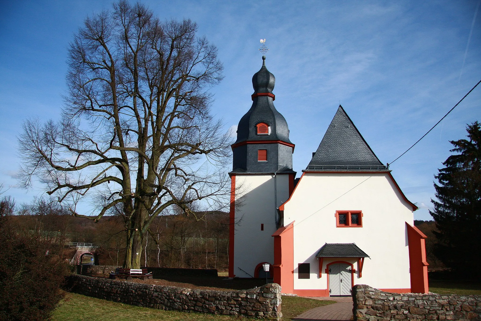Photo showing: St. John's Church in Niedernhausen-Niederseelbach