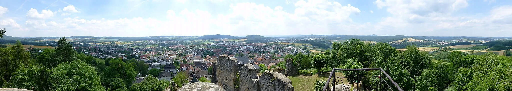 Photo showing: Panoramafoto von der Aussichtsplattform der Oberburg; Bildmitte in etwa Süden
