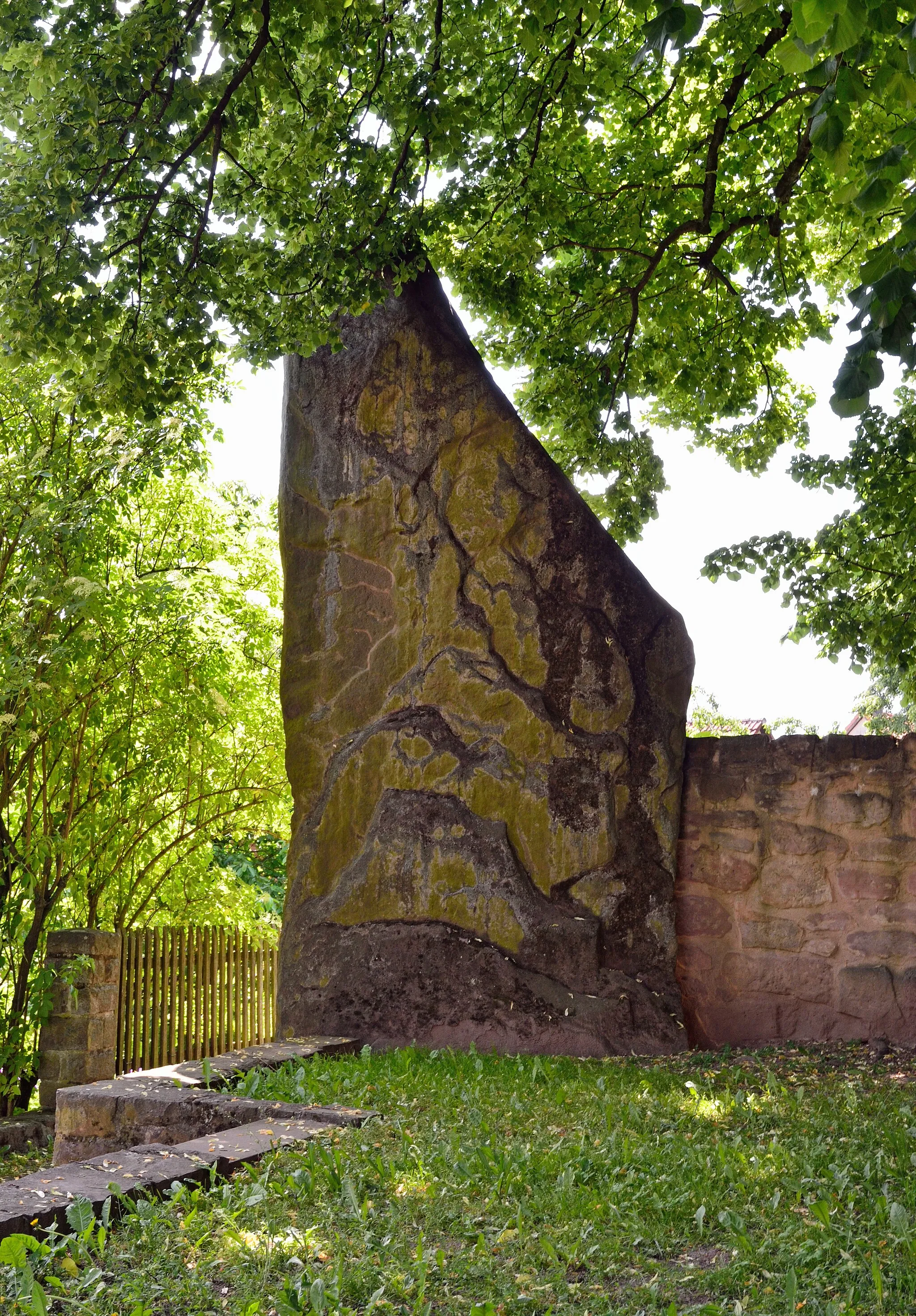 Photo showing: Der Lange Stein von Langenstein