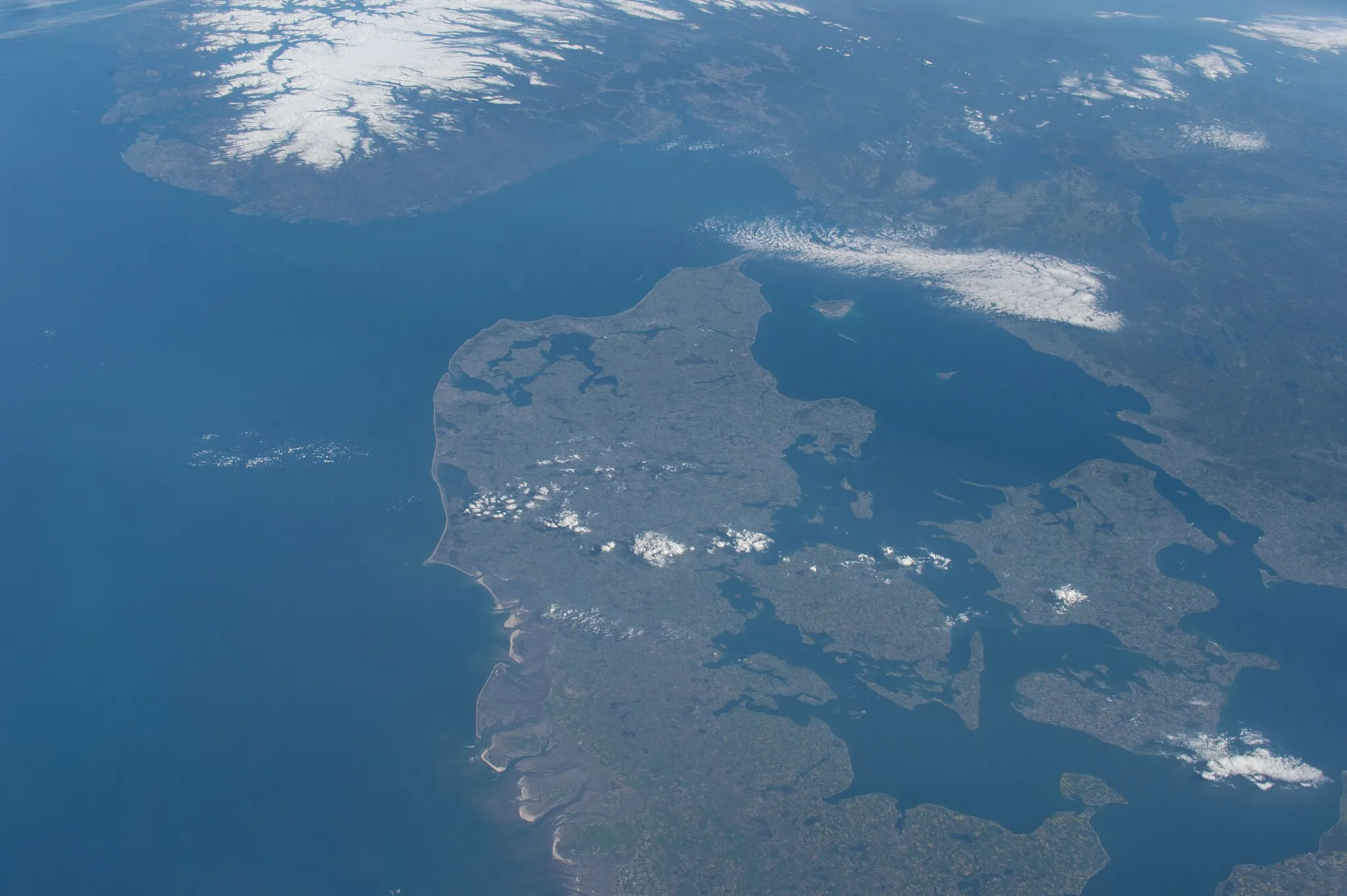 Photo showing: View of Earth taken during ISS Expedition 47.