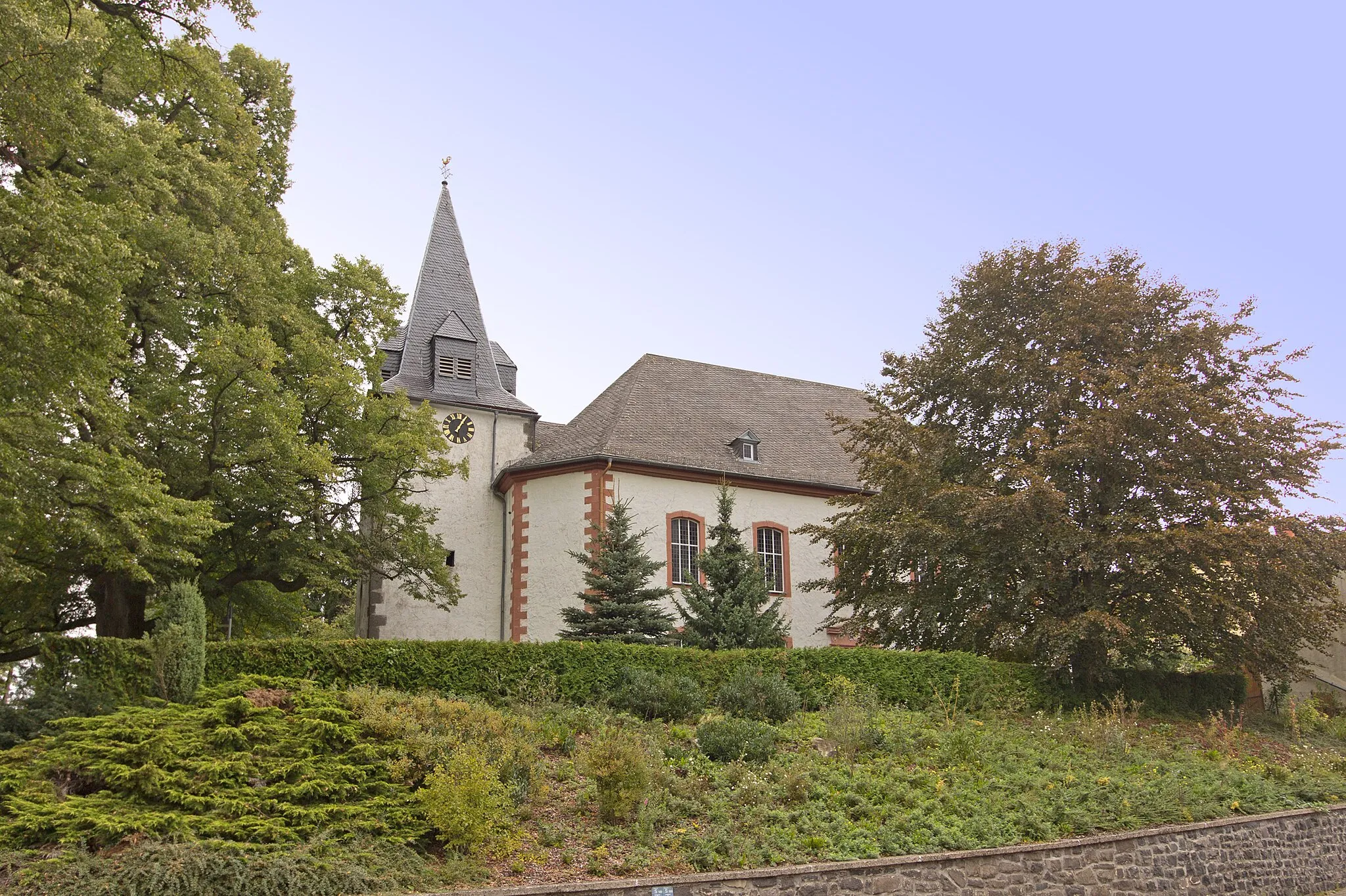 Photo showing: Evangelische Kirche in Bobenhausen II im Vogelsberg.