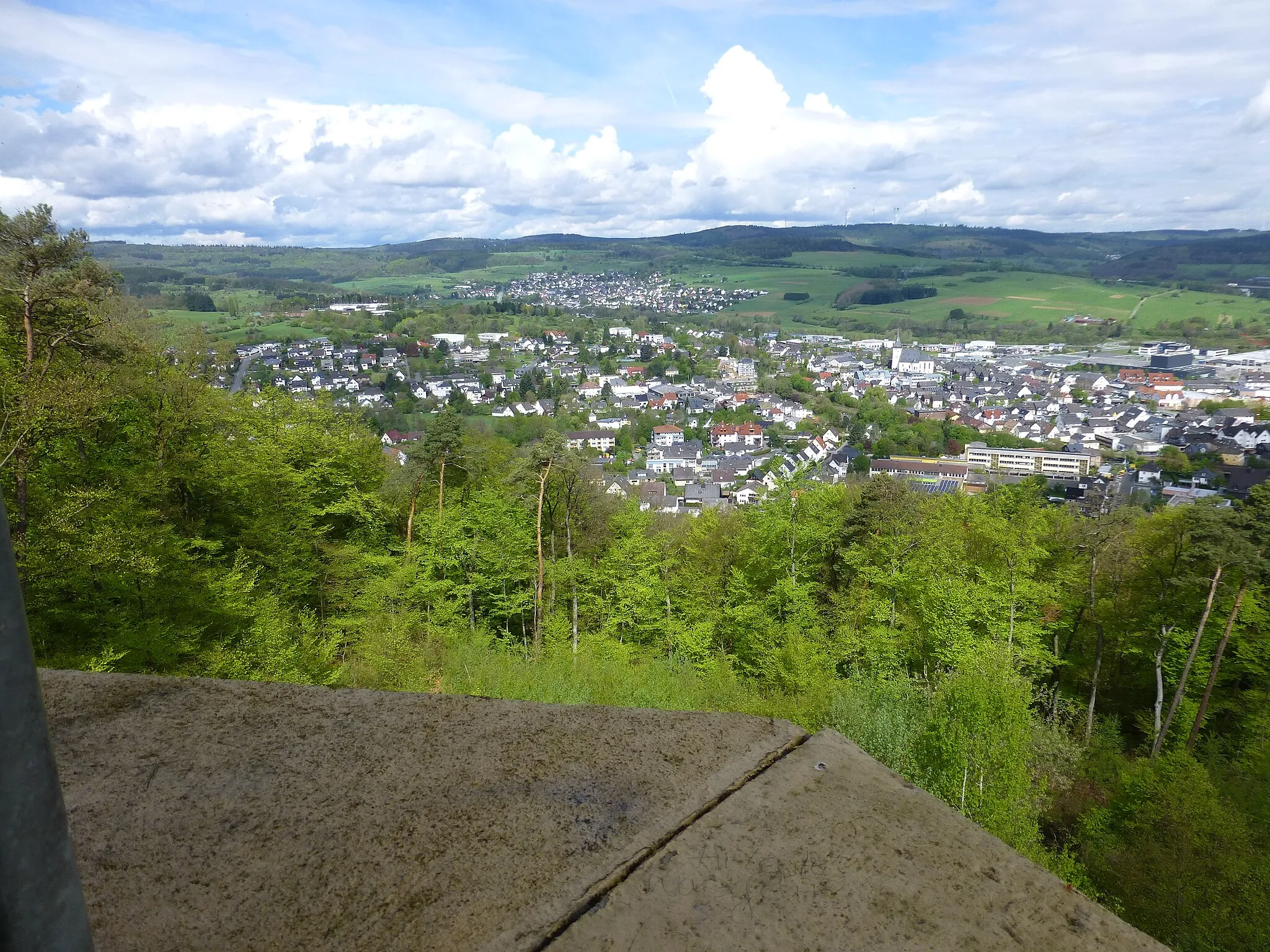 Photo showing: Blick vom Eduardsturm nach Nordwesten über Haiger nach Allendorf