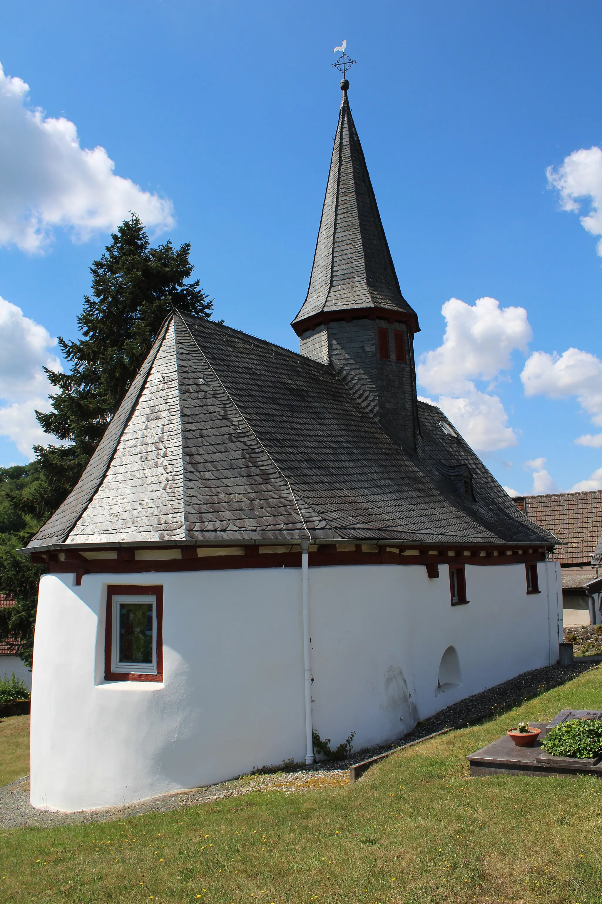 Photo showing: Evangelische Kirche Niederquembach, Gemeinde Schöffengrund, Hessen, Deutschland