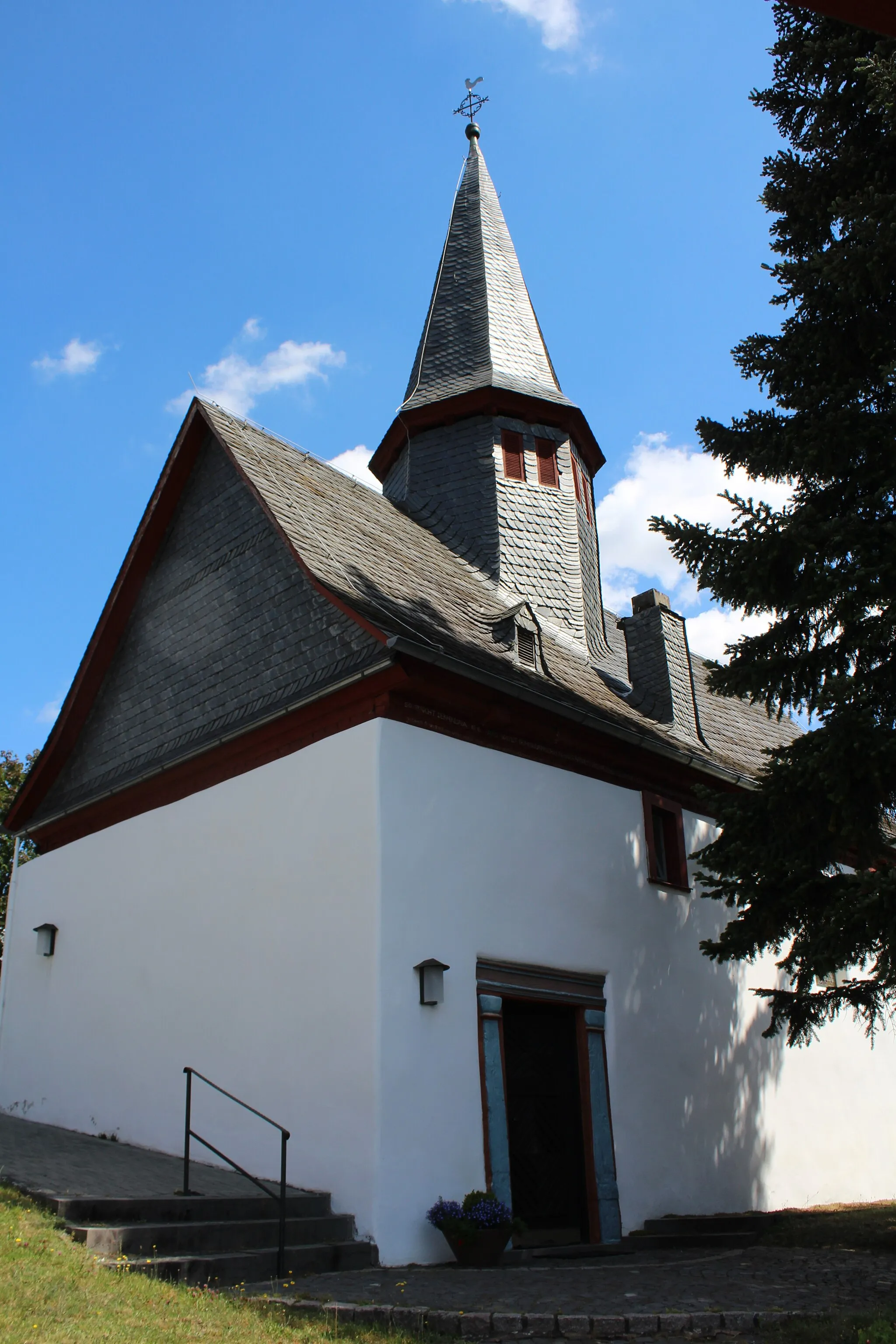 Photo showing: Evangelische Kirche Niederquembach, Gemeinde Schöffengrund, Hessen, Deutschland