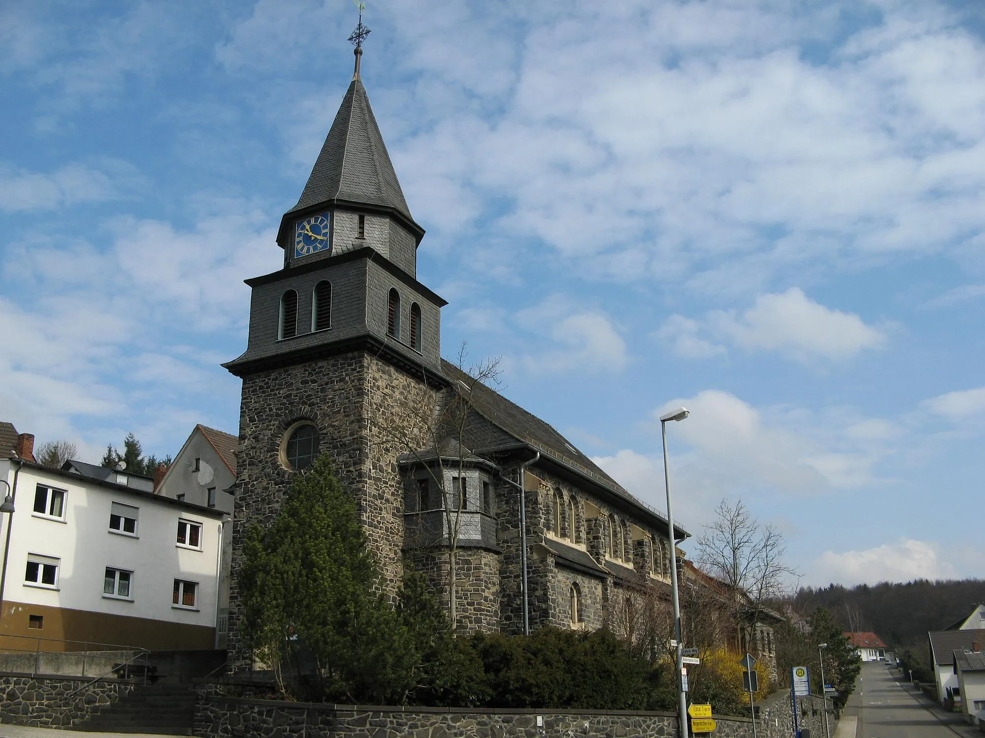 Photo showing: Catholic Church of St. Leonhard in Fussingen, Hesse, Germany. Built 1916-1918