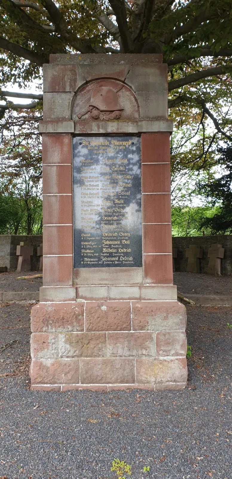 Photo showing: Das Kriegs-Gefallenen Denkmal auf dem Allmenröder Friedhof