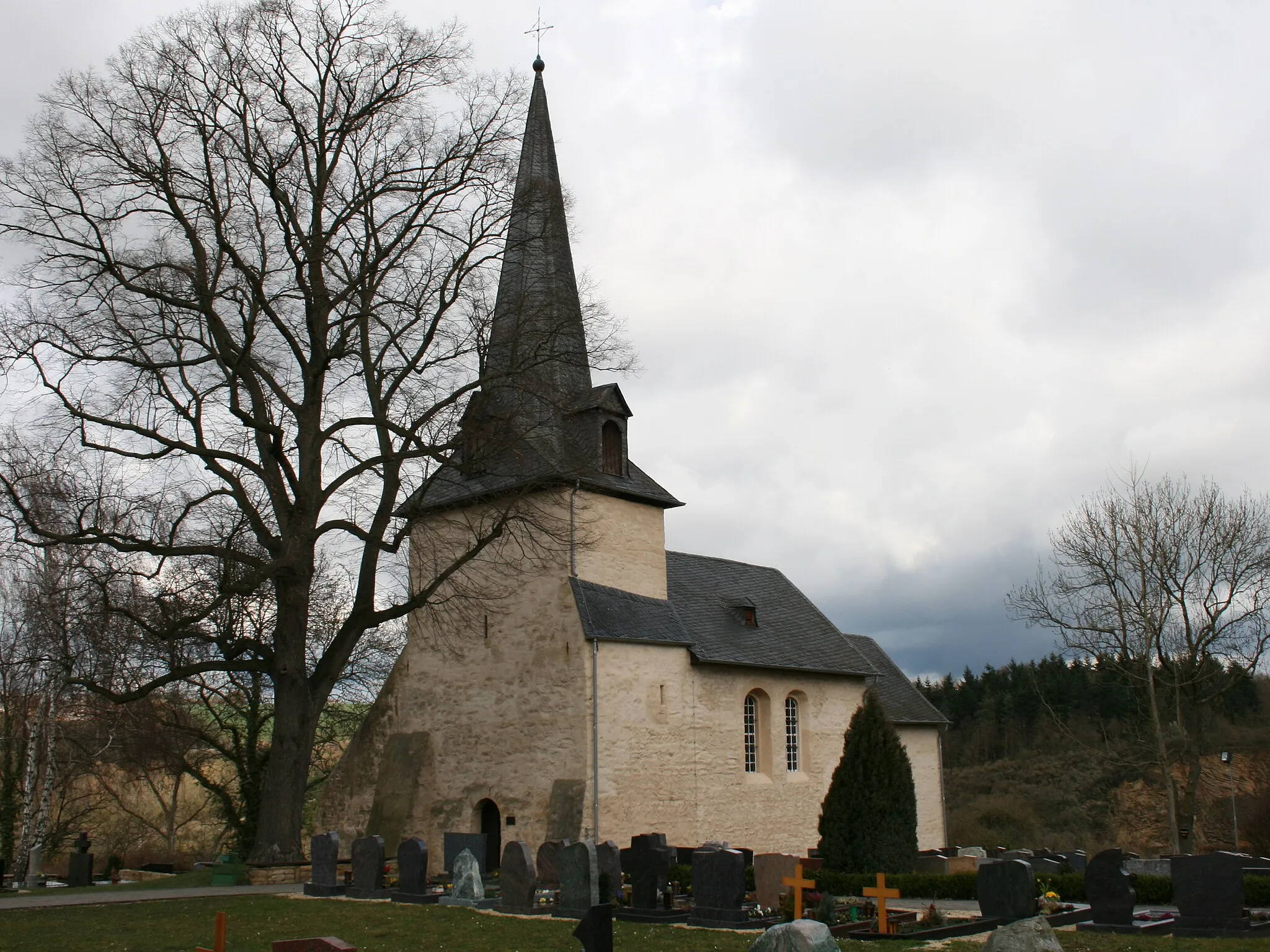 Photo showing: Seitenansicht Südseite der Berger Kirche, Werschau, Deutschland