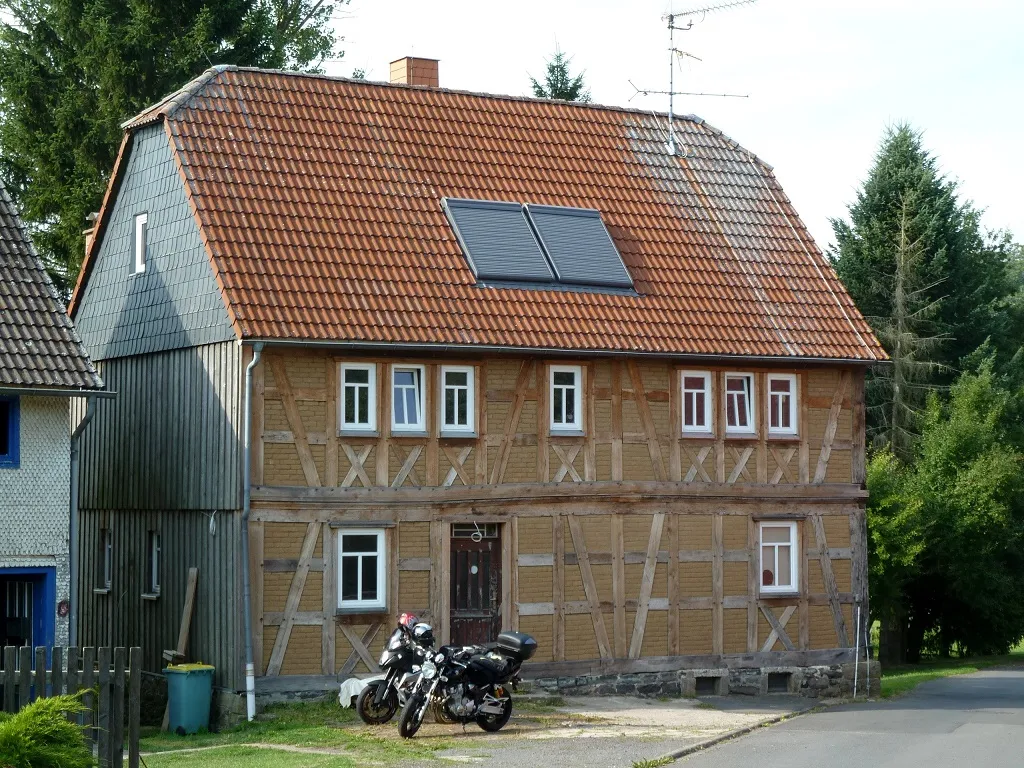 Photo showing: Old schoolhouse in Bannerod, a district of the community of Grebenhain in Hesse, Germany, built in 1808.