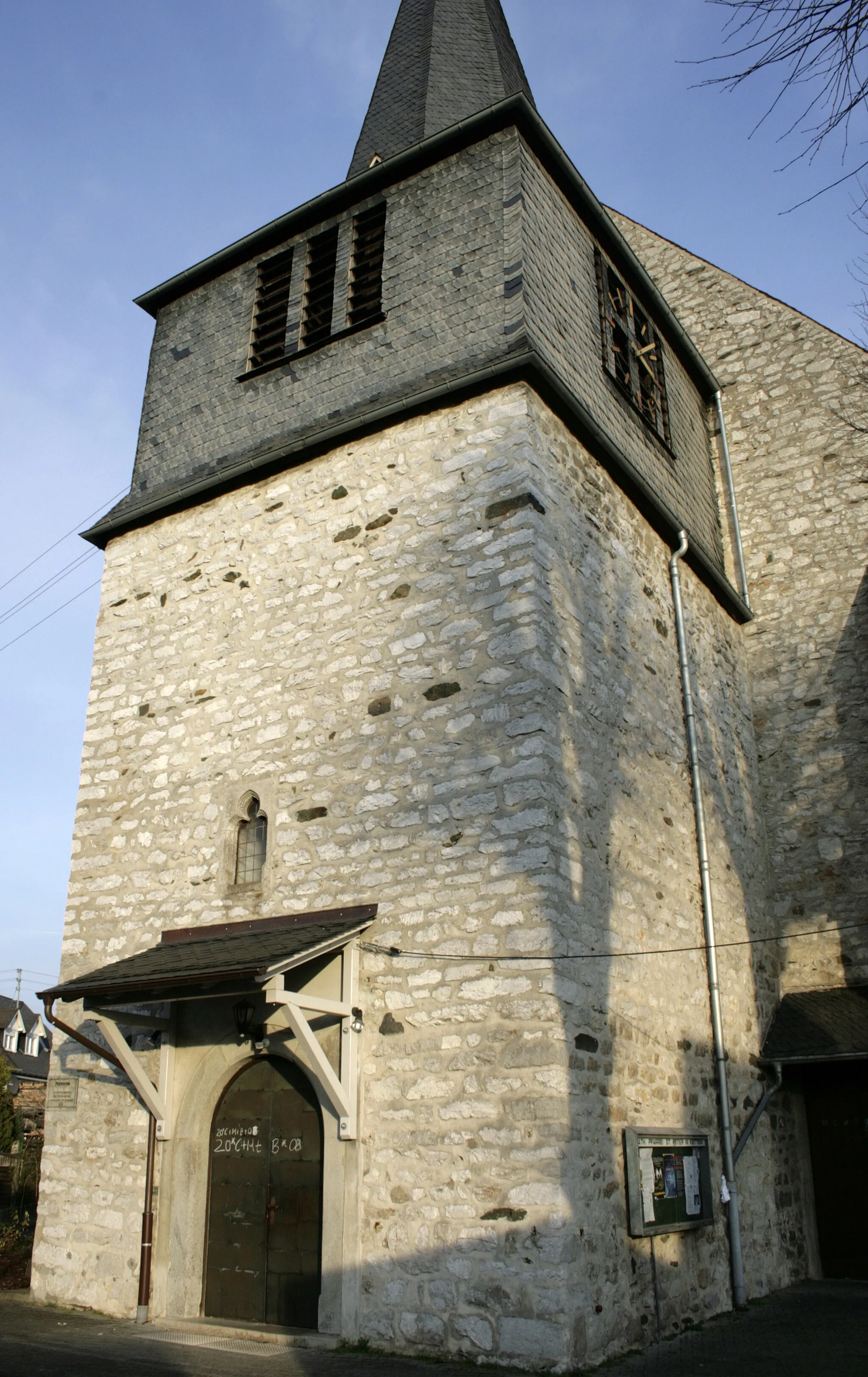 Photo showing: Kirchturm St. Peter in Ketten in Niederhadamar, Deutschland