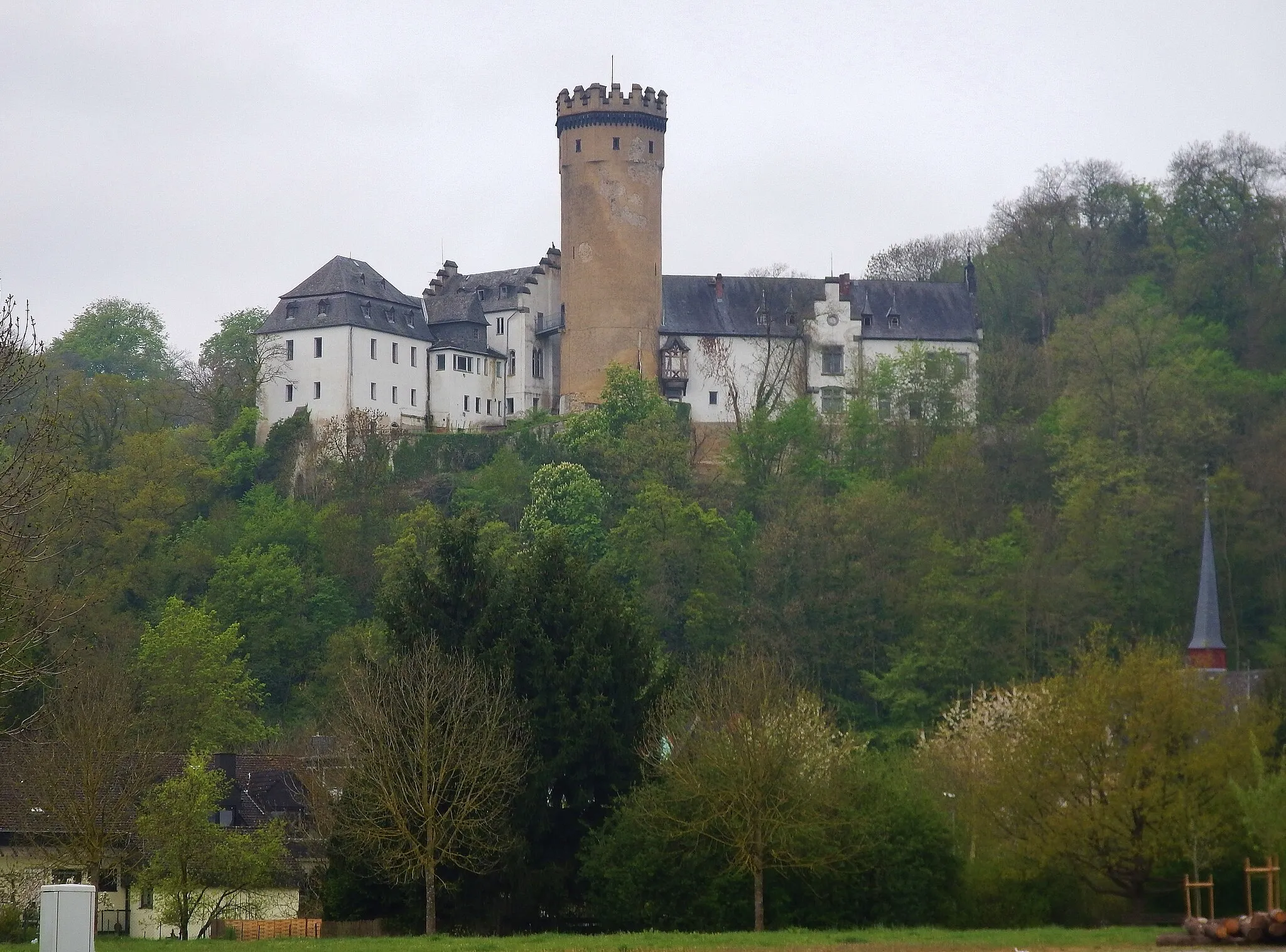 Photo showing: Burg Dehrn, Turm vermutlich aus dem 3. Jh.