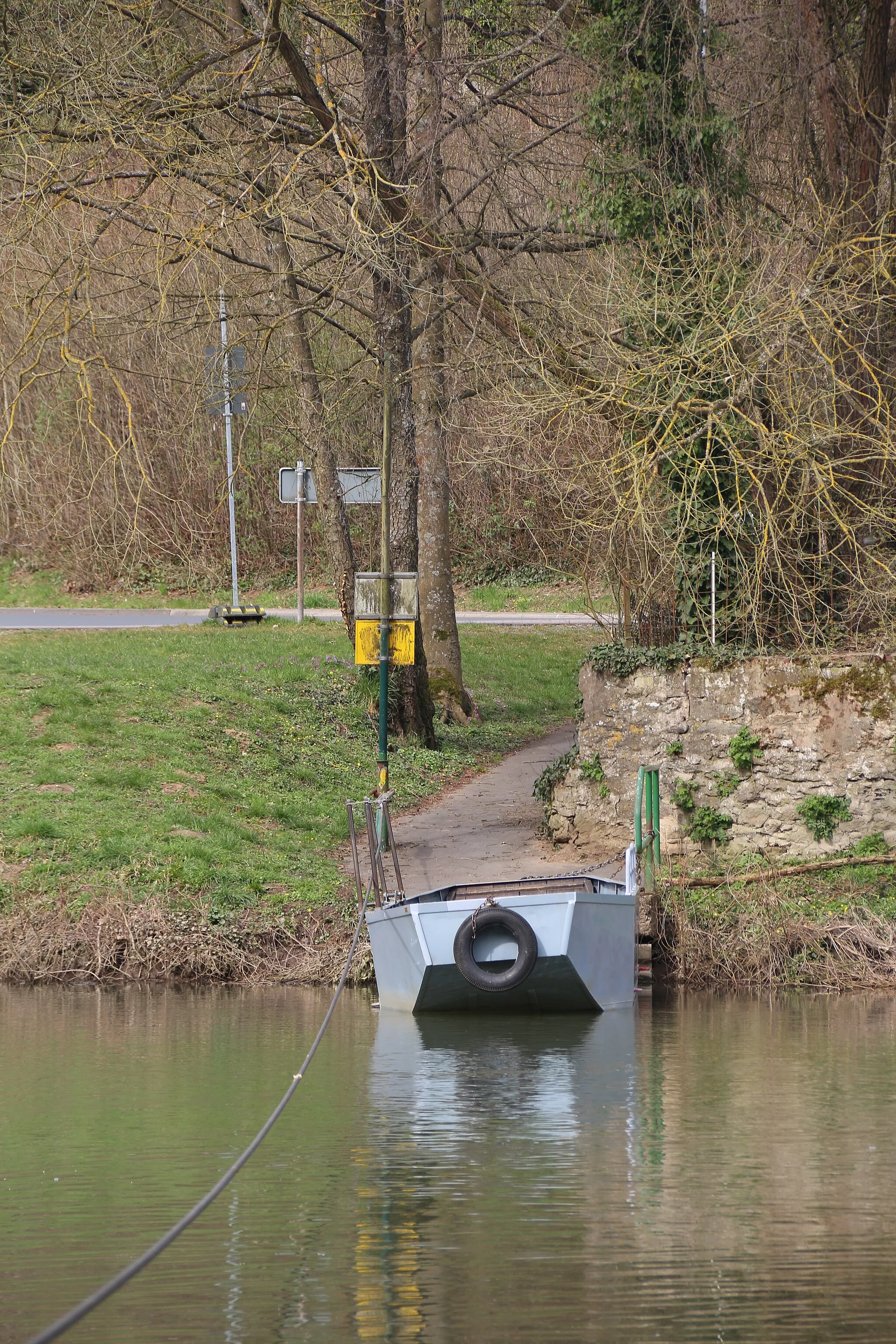 Photo showing: Weilburg - Rollschiff (de:Rollfähre) vom rechten Lahnufer