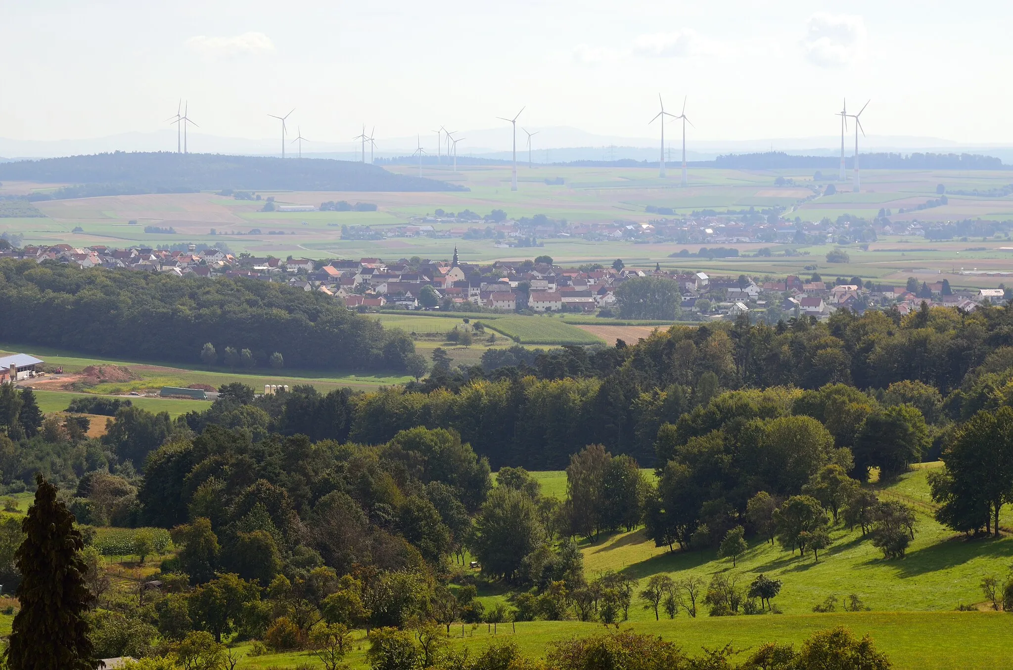 Photo showing: Emsdorf vom Hunburgturm in Burgholz. Im Hintergrund Erksdorf.