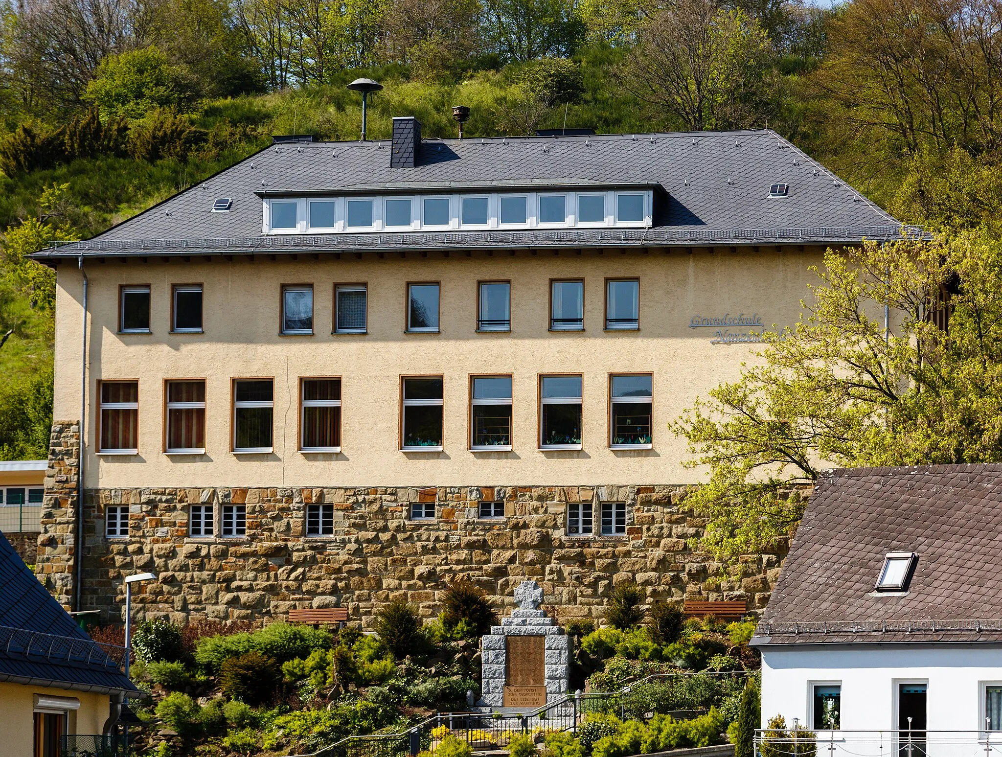 Photo showing: Die Grundschule in Nanzenbach