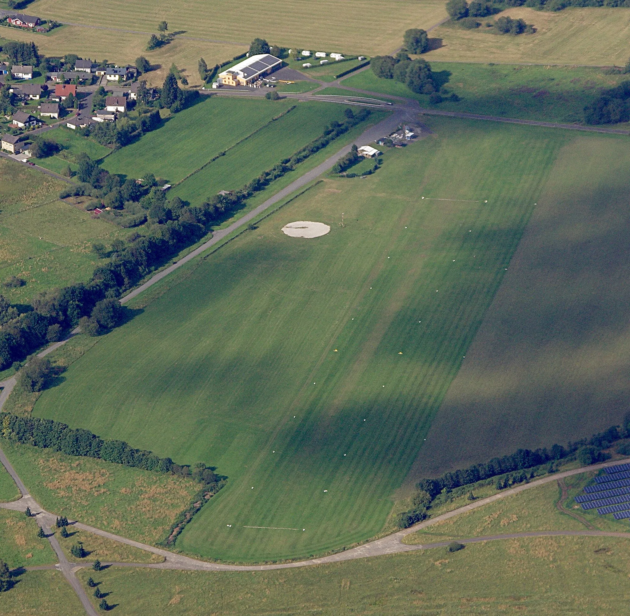 Photo showing: Aerial view of the Ailertchen aerodrome (EDGA)