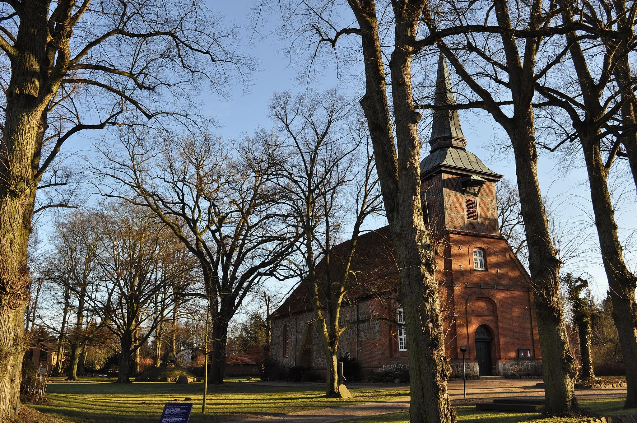 Photo showing: Kirche Hamburg-Bergstedt von Nordwesten