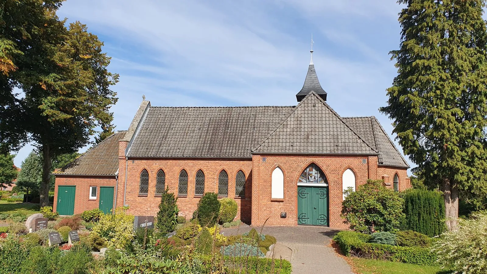 Photo showing: Hollenstedt cemetery chapel