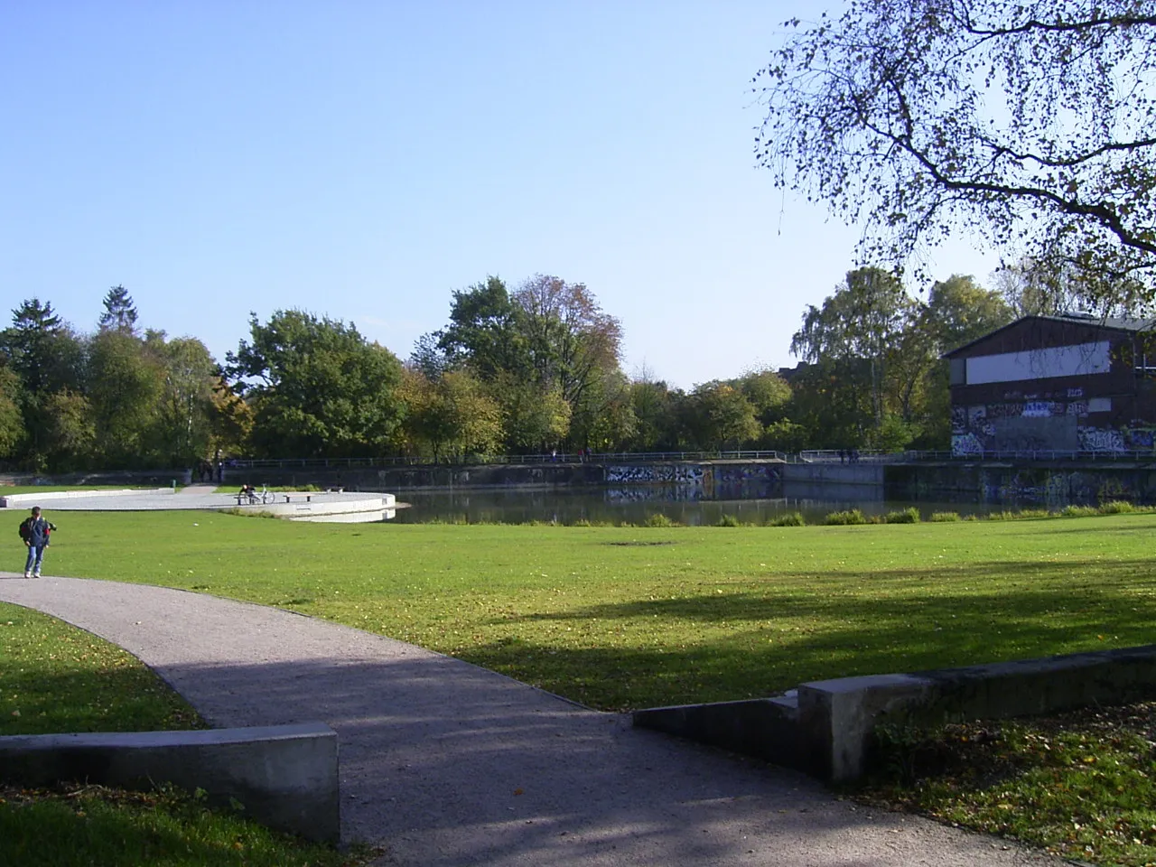 Photo showing: Grünanlage im Wendebecken der ehemaligen Schiffbauversuchsanlage in de:Hamburg-Barmbek-Nord