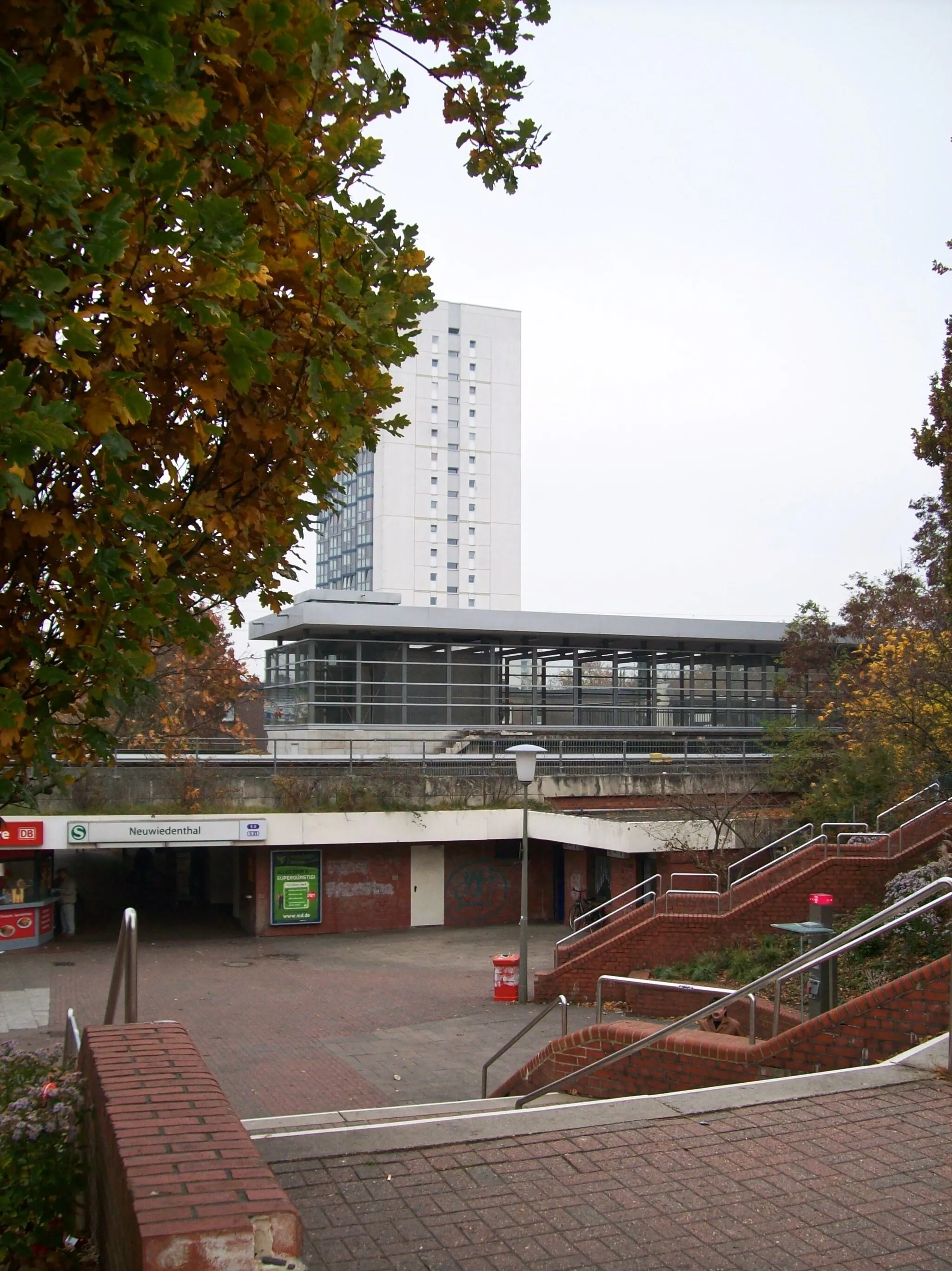 Photo showing: S-Bahnhof Neuwiedenthal