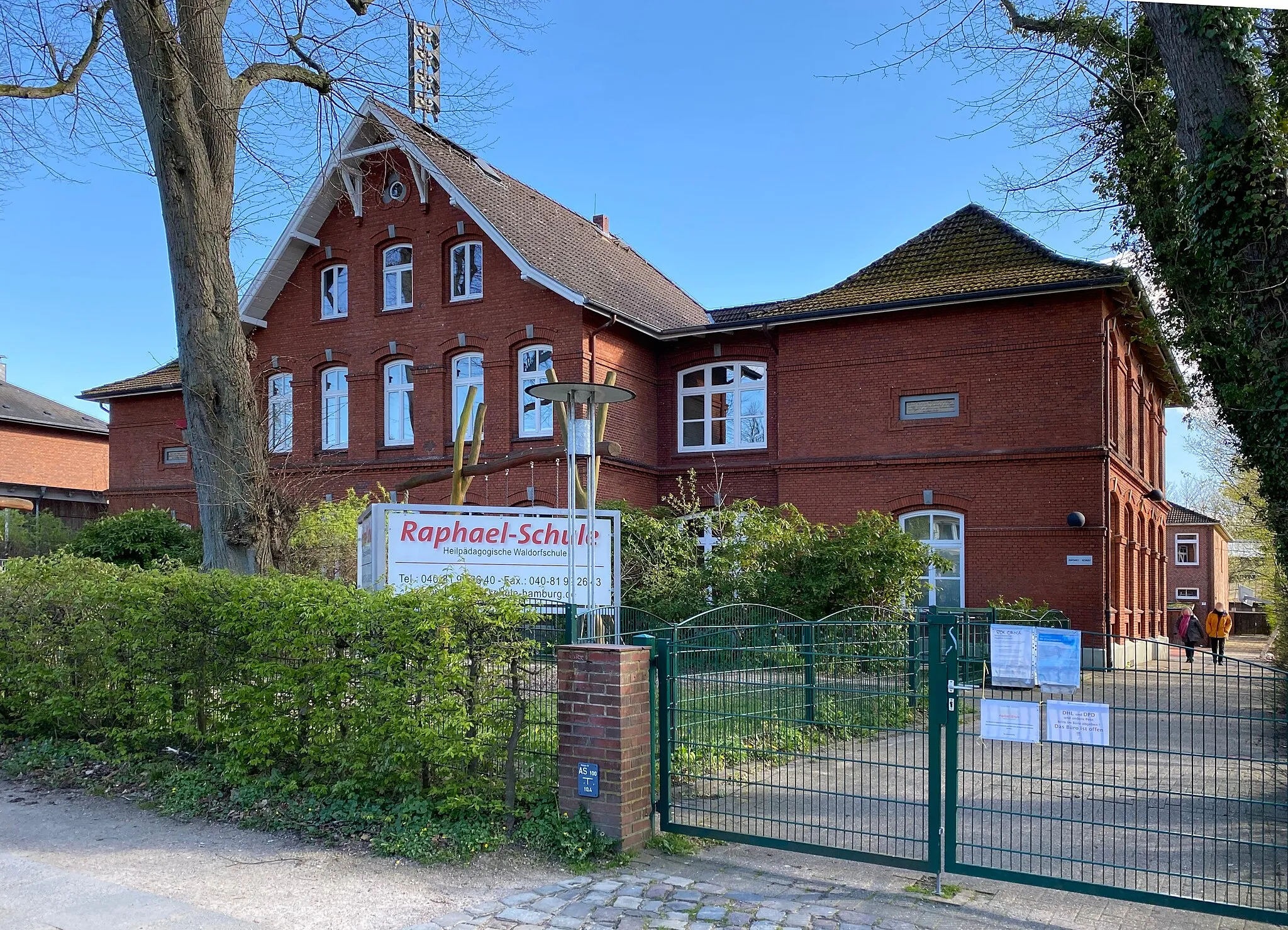 Photo showing: Raphael-Schule in Hamburg-Nienstedten, Quellental 25, Ansicht von der Straße