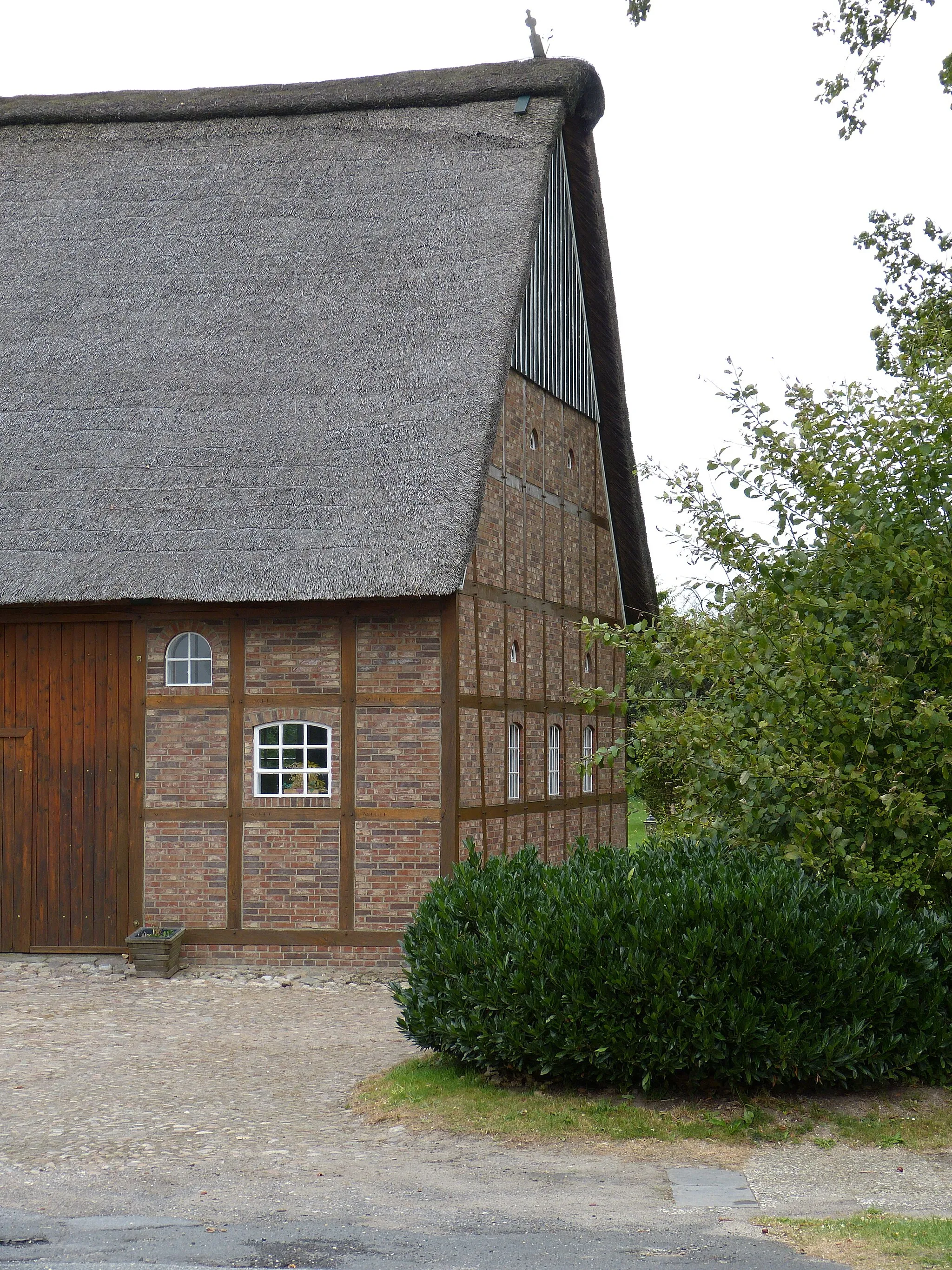Photo showing: Das Bild zeigt ein Wohn- und Wirtschaftsgebäude in Heede (Holstein), Hemdinger Chaussee 1.