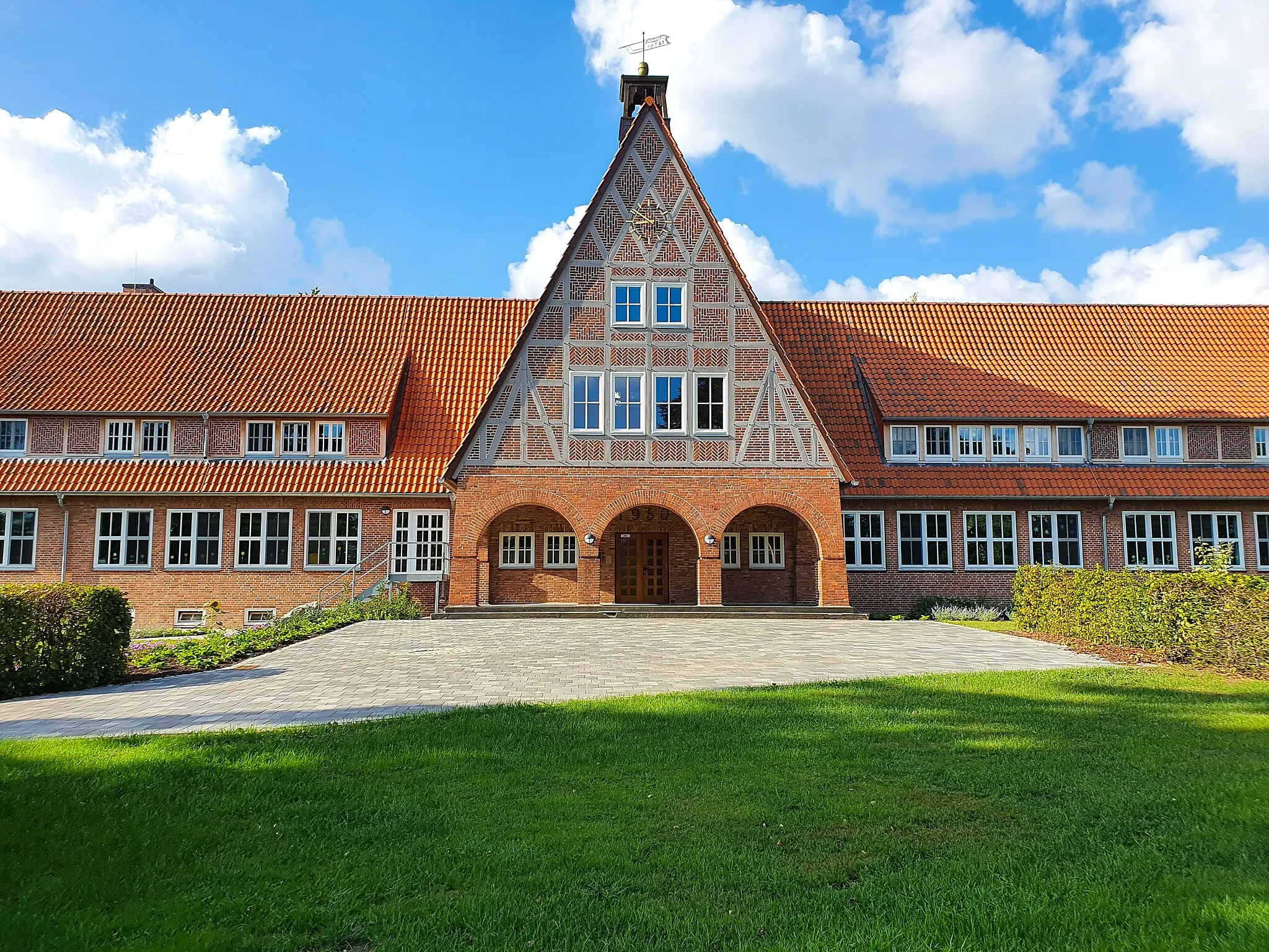 Photo showing: Ein Foto der Peter-Lunding-Schule in Hasloh von der Südseite