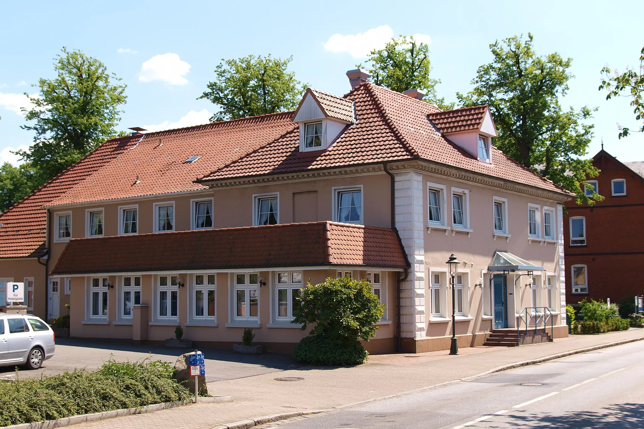 Photo showing: Traditional house, Hauptstraße 42, Rellingen (Kreis Pinneberg), Germany. Cultural heritiage monument.