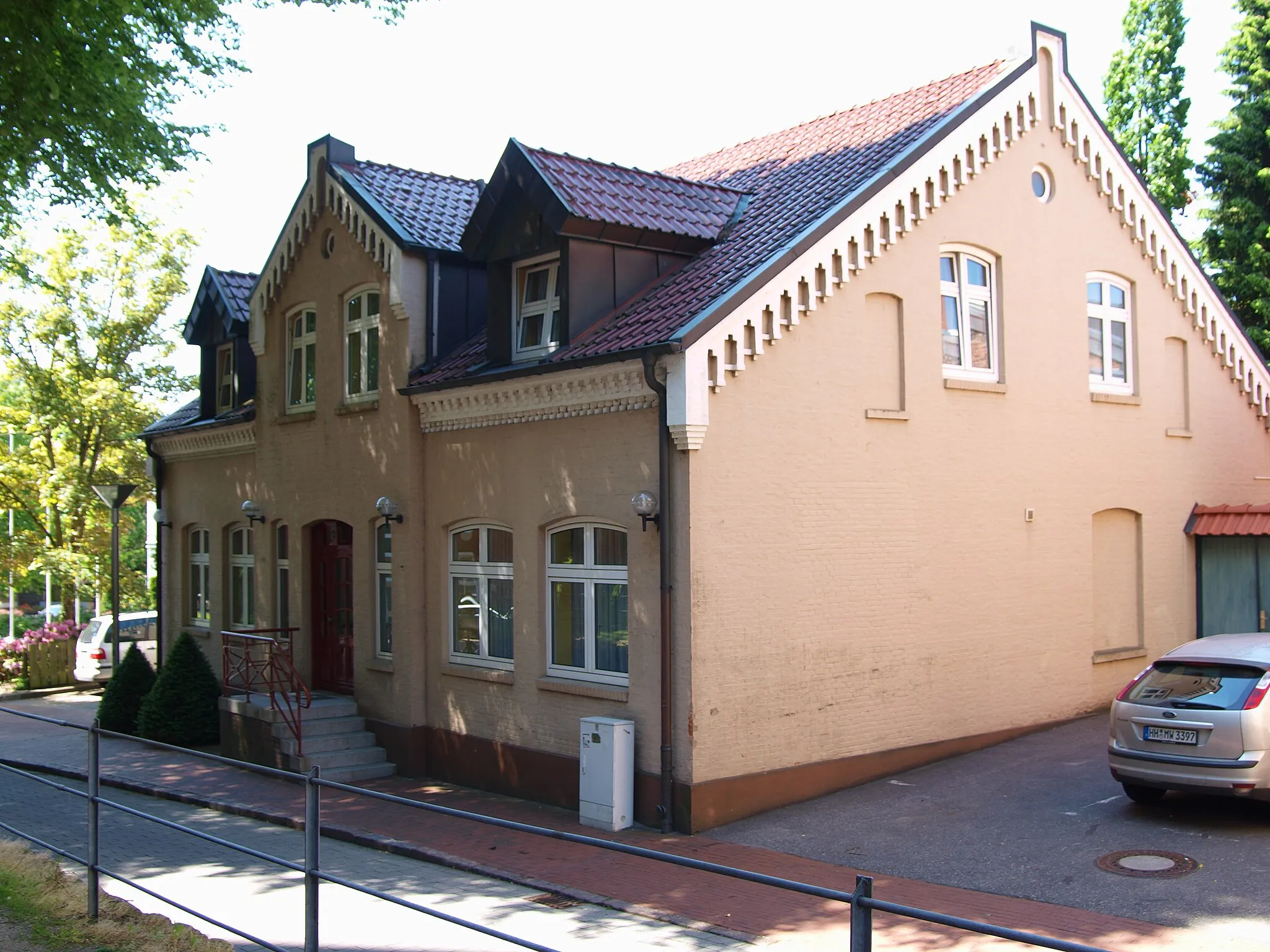 Photo showing: Residential house, Kirchenstraße 2, Rellingen (Kreis Pinneberg), Germany. Cultural heritiage monument.