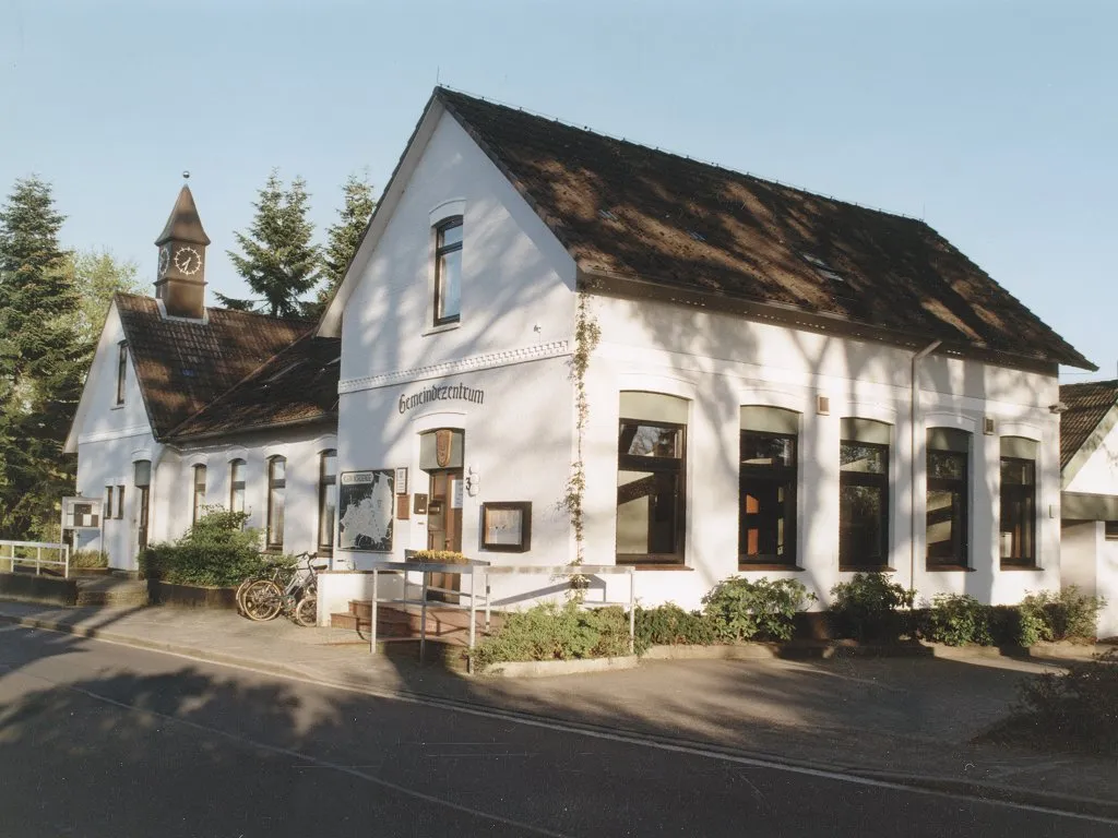 Photo showing: Community-center of Klein Nordende (Schleswig-Holstein,Germany), photo 2000