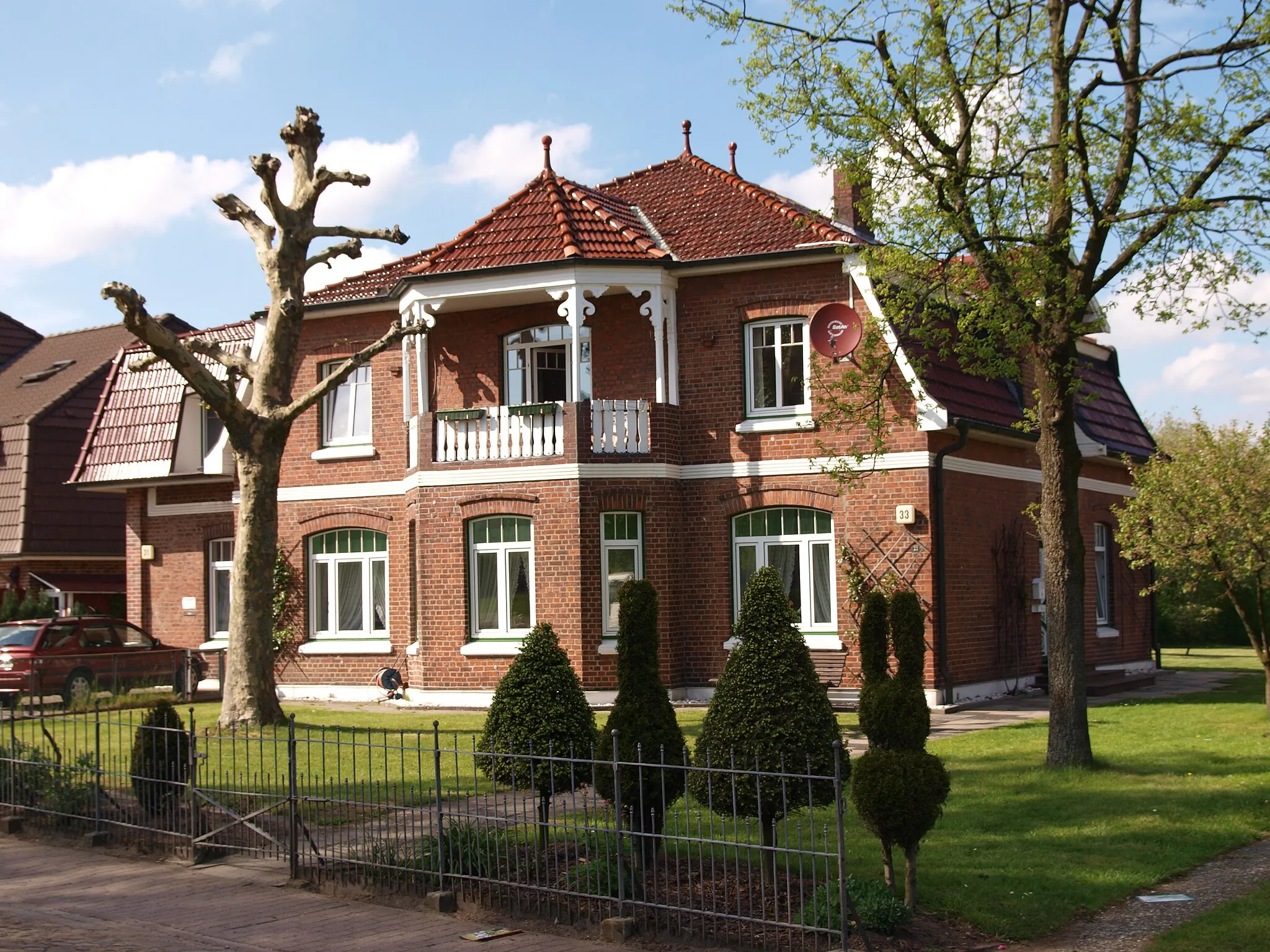 Photo showing: Wohnhaus (und Wirtschaftsgebäude). Nedderstraße 33, Schenefeld (Kreis Pinneberg) Deutschland. Kulturdenkmal von öffentlichem Interesse.