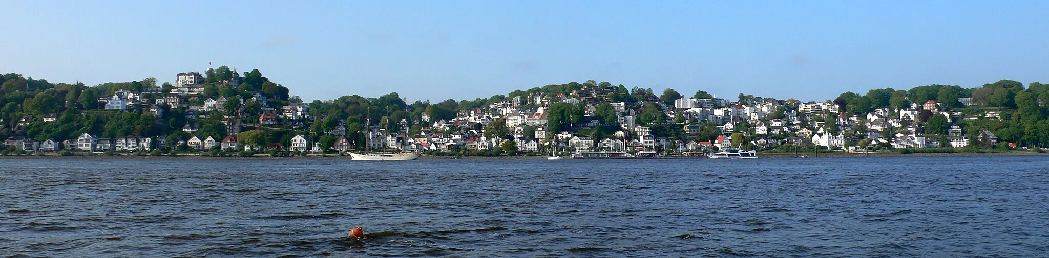 Photo showing: Blankenese - the beautiful suburb of the city of Hamburg at the river Elbe