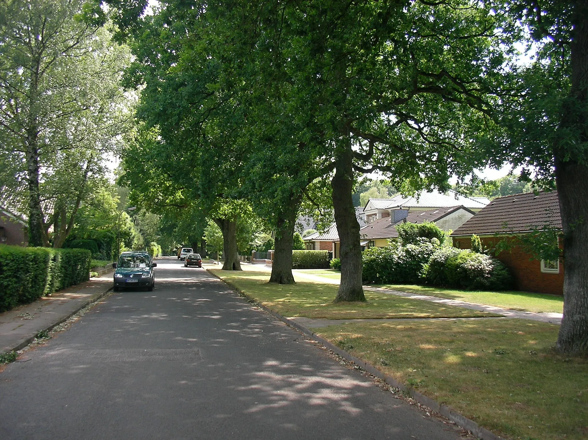 Photo showing: Hamburger Stadtteil Volksdorf; ruhiges Wohnen in Waldnähe im Maetzelweg