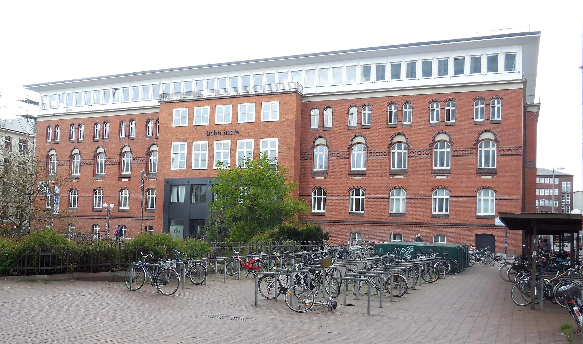 Photo showing: Dienstgebäude Eisenbahndirektion Altona, Front Museumstraße