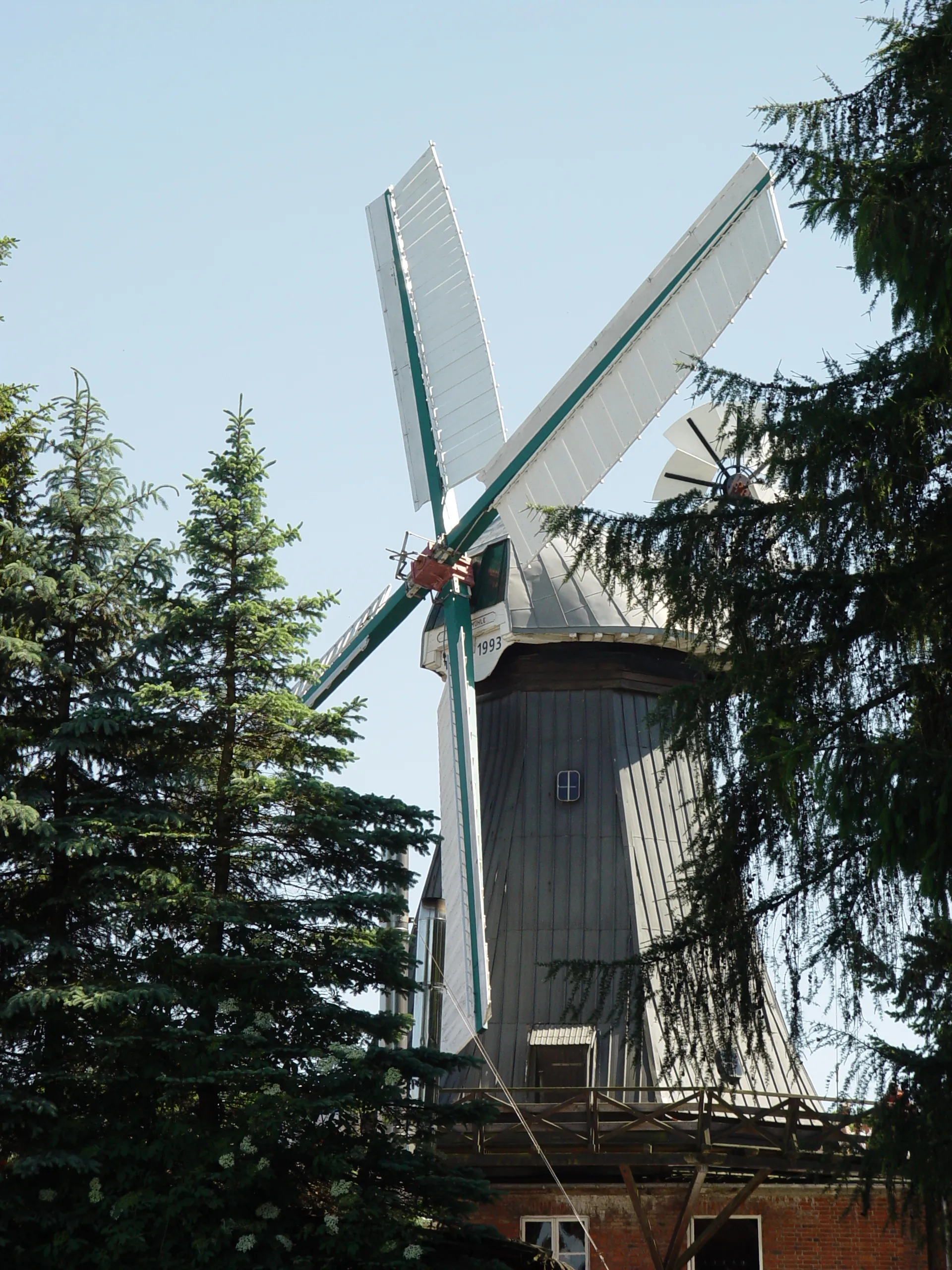 Photo showing: Windmill near the German town of Braak.