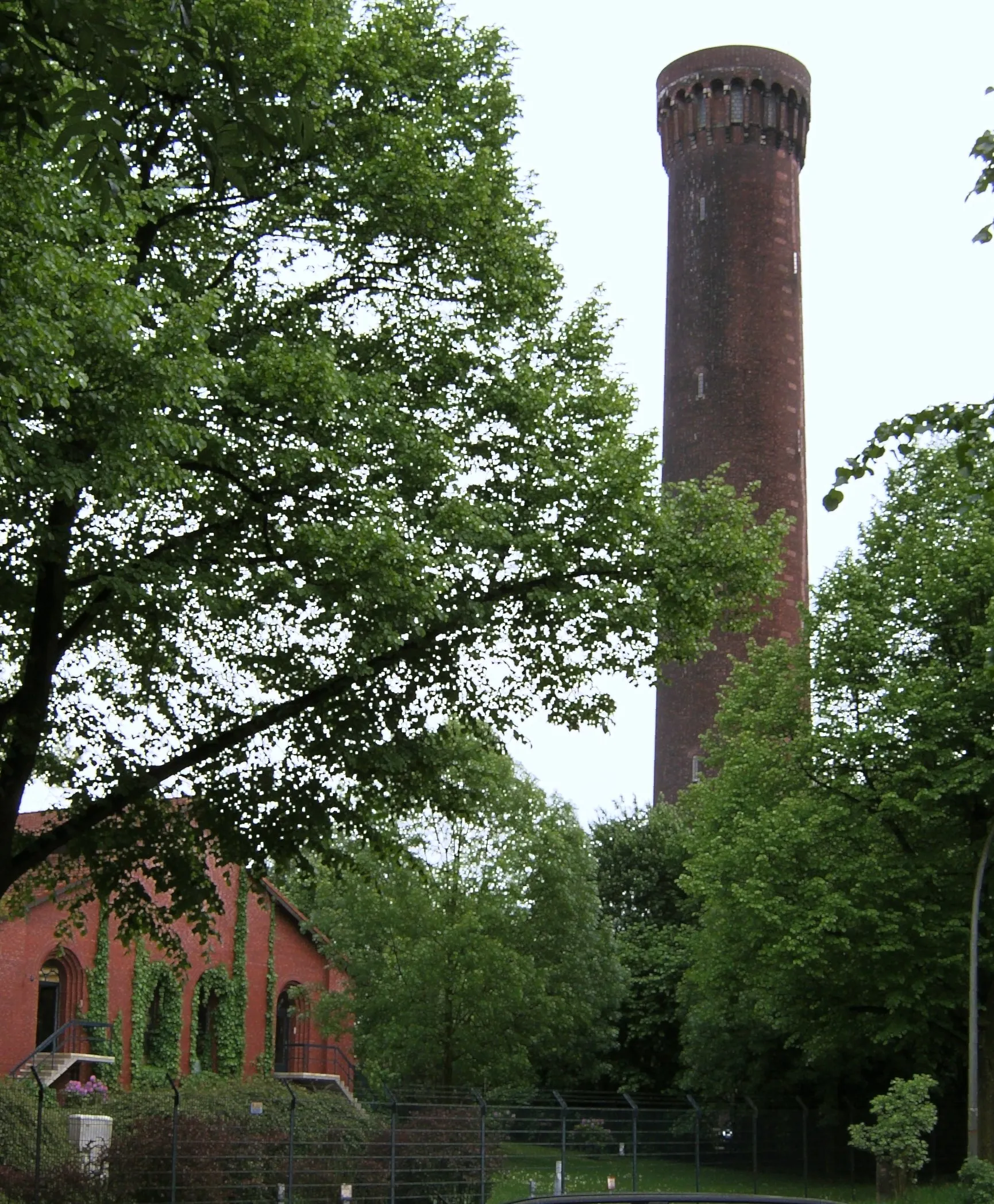 Photo showing: Hamburg-Rothenburgsort, Wasserturm. Erbaut nach Plänen von Alexis de Chateauneuf. This is a photograph of an architectural monument. It is on the list of cultural monuments of Hamburg, no. 14425.