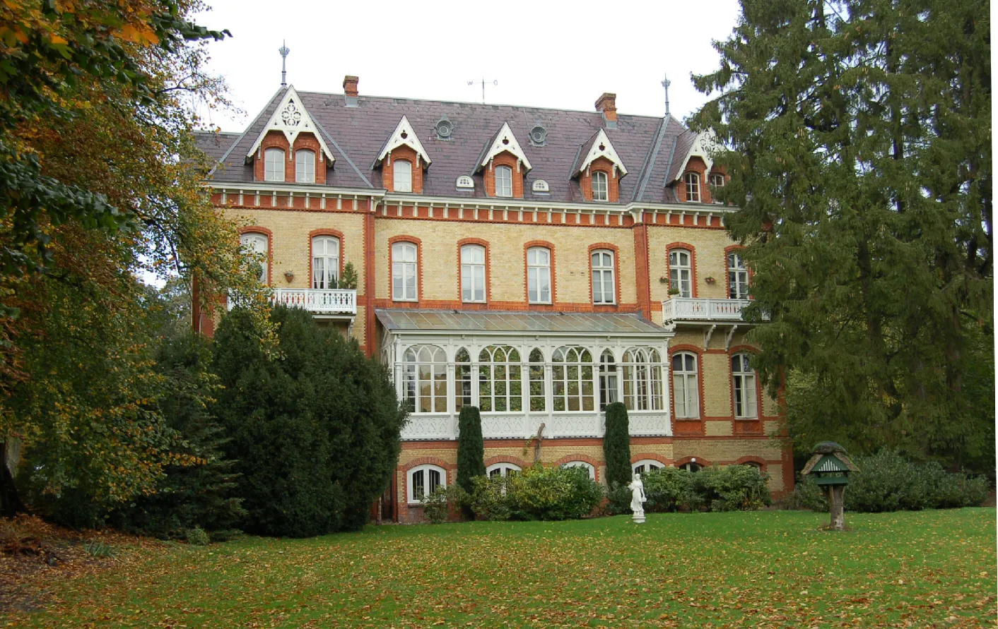 Photo showing: Rückseite des Schloss Düneck in Moorrege