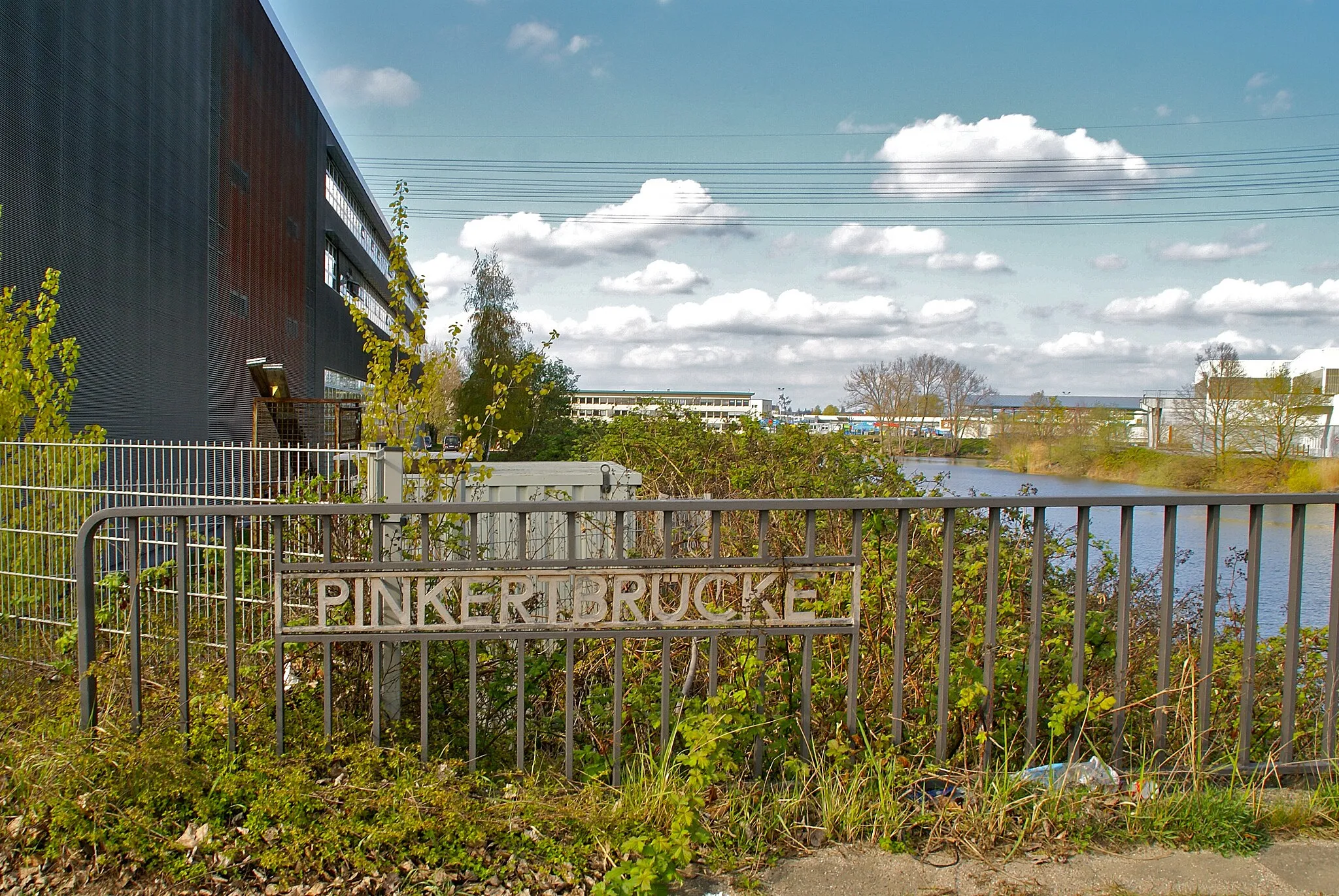 Photo showing: Hamburg (Billbrook), Germany: The Industriekanal from the Pinkert Bridge in western direction