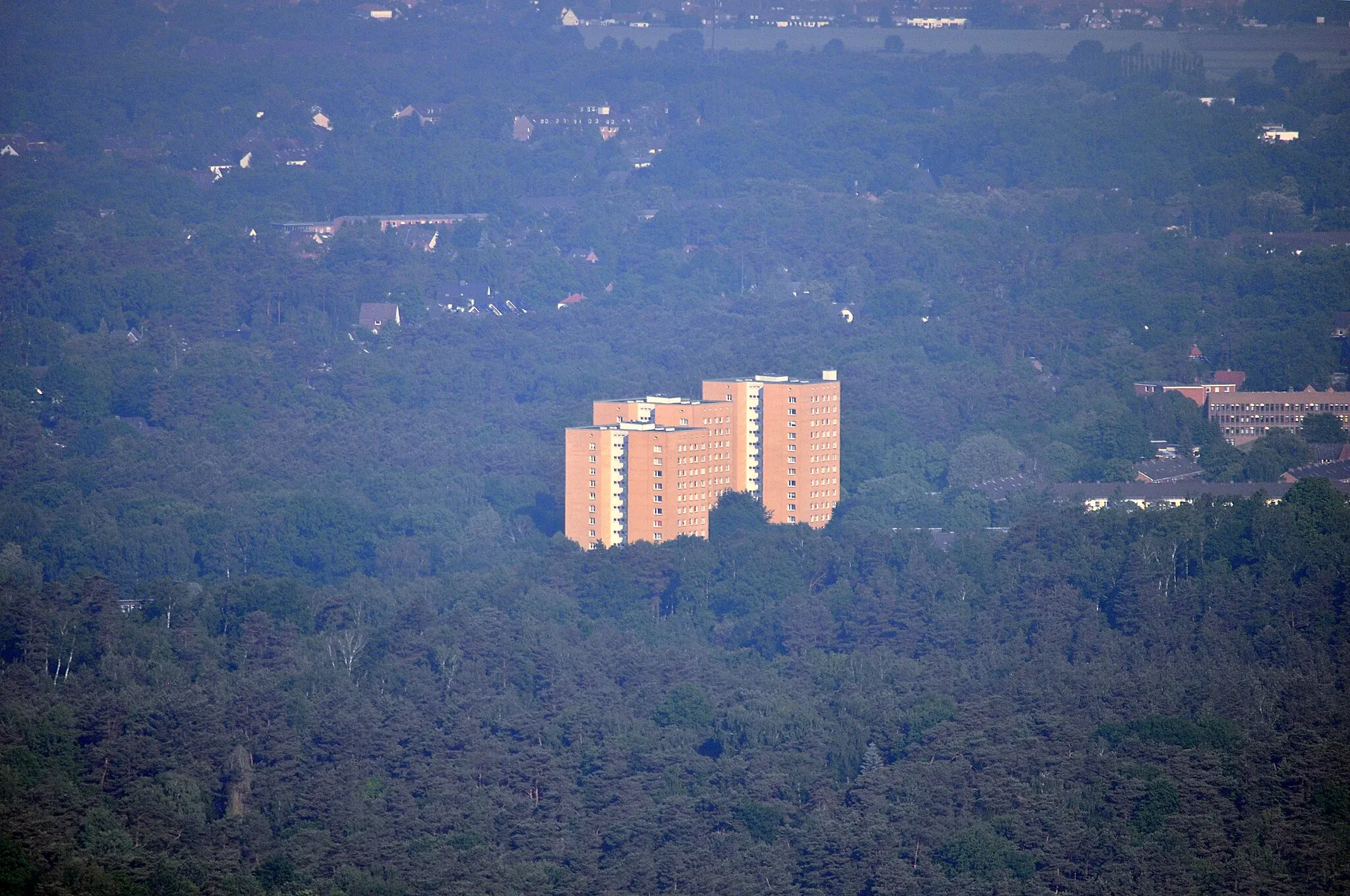 Photo showing: Hochhäuser am Petershof in Hamburg-Neugraben-Fischbek.