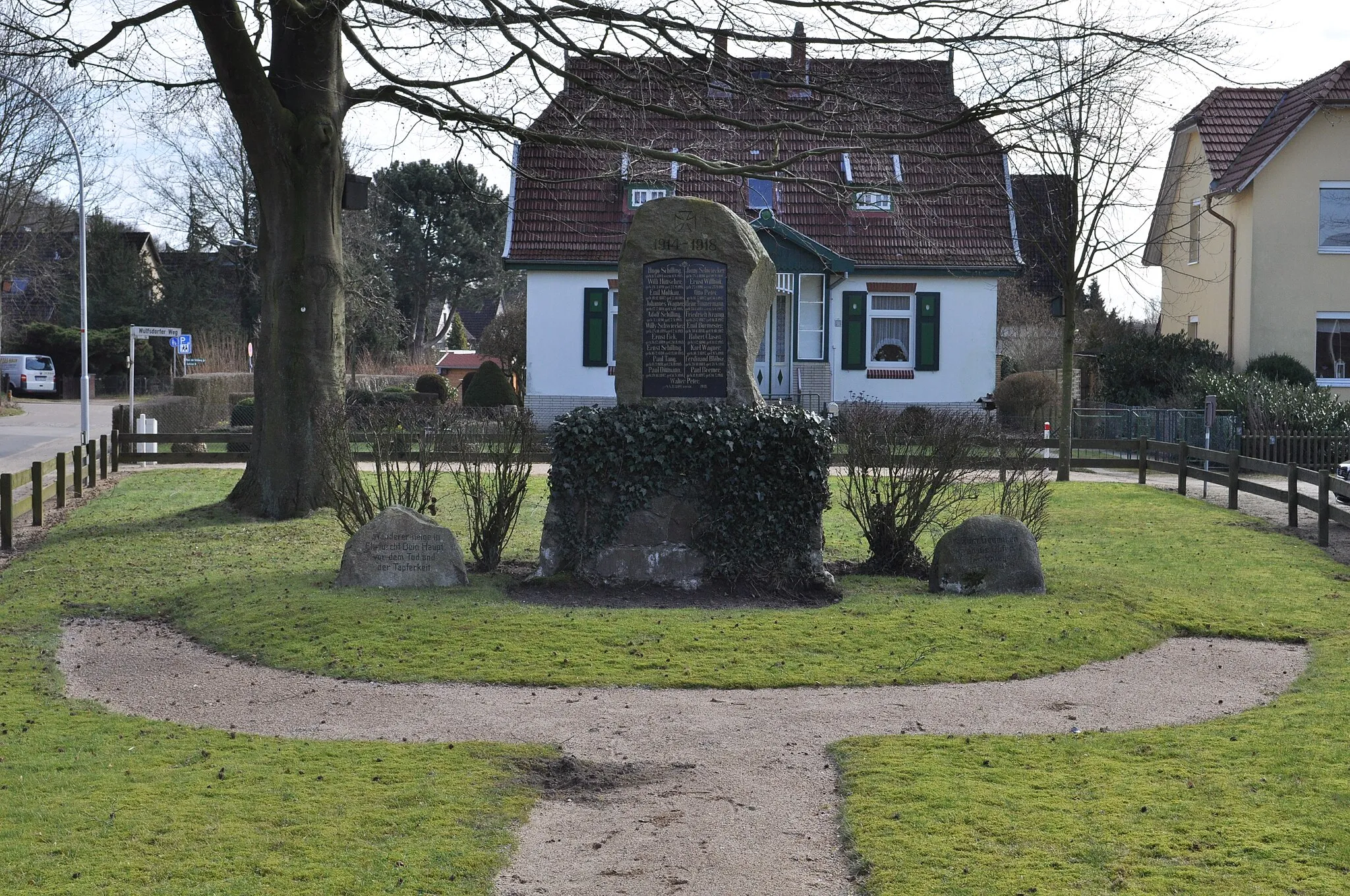 Photo showing: Kriegerdenkmal 1914-18 der ehemaligen Gemeinde Hoisbüttel (heute Ortsteil der Gemeinde Ammersbek).