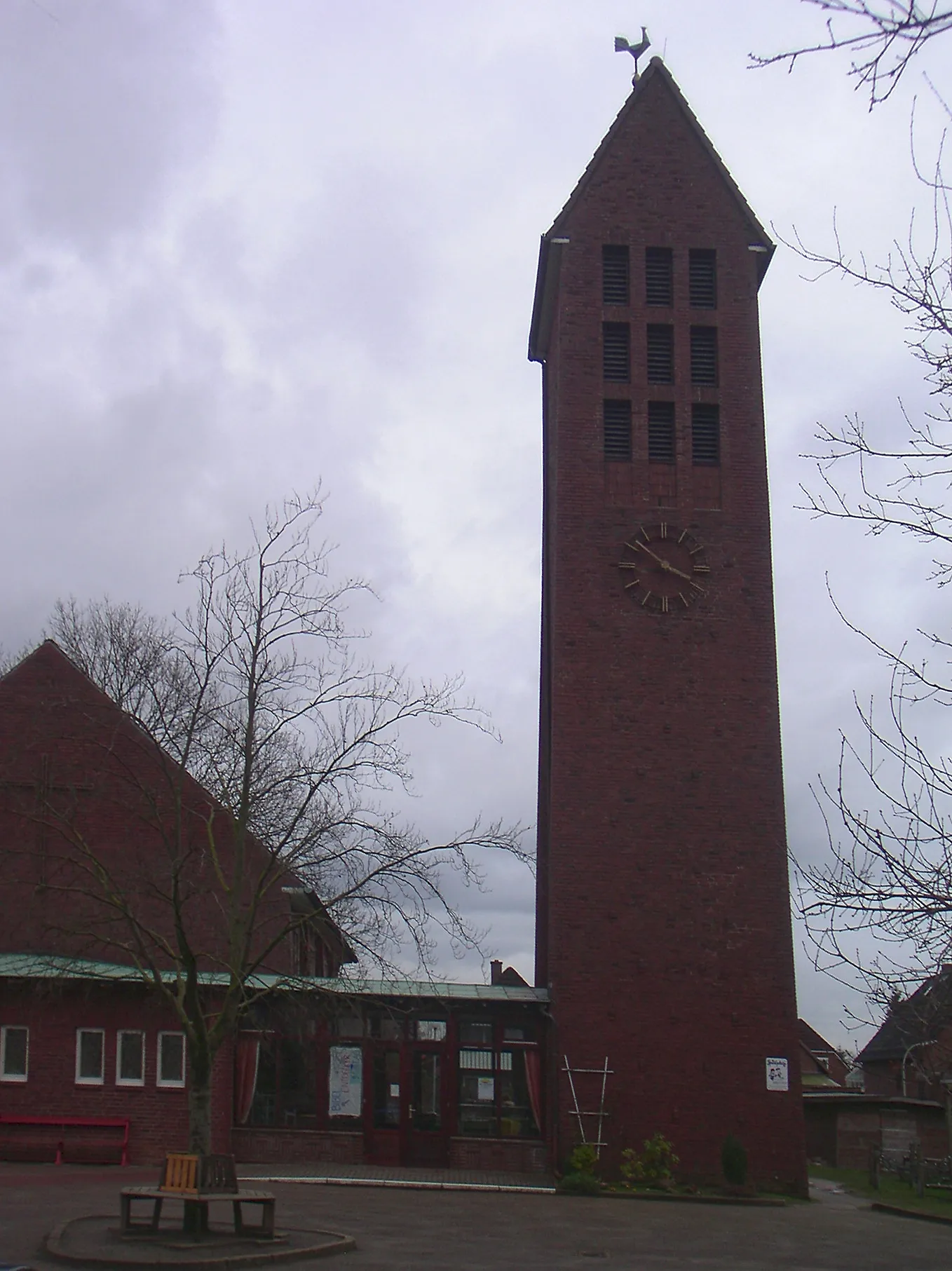 Photo showing: Bugenhagenkirche in Hamburg-Nettelnburg, Turm