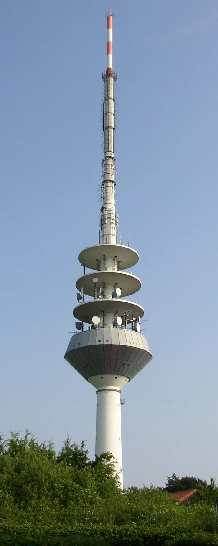 Photo showing: Transmitter in Rosengarten-Emsen in Lower Saxony, Germany