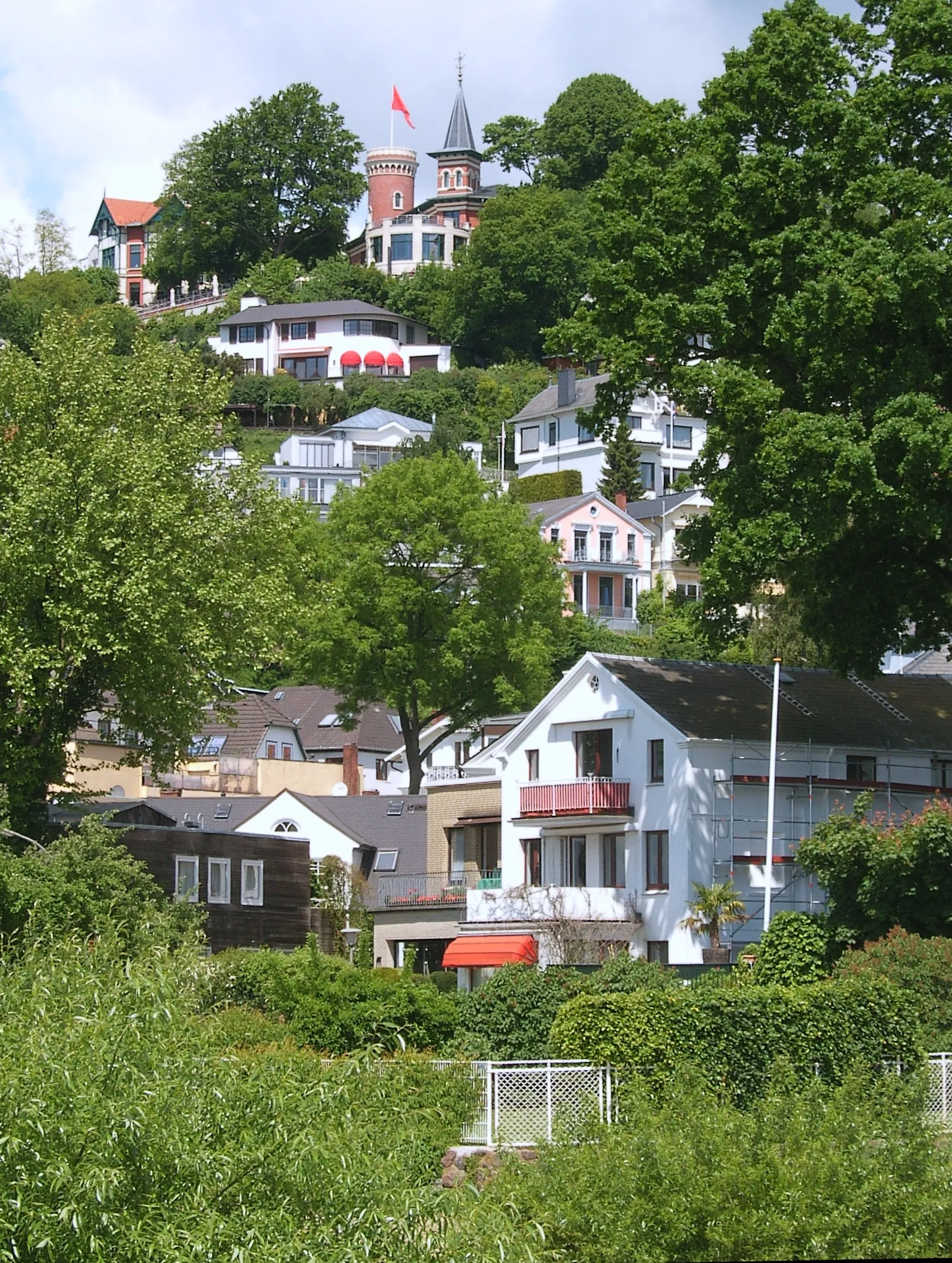 Photo showing: Bildbeschreibung: Hamburg, Blankenese, Süllberg
Fotograf: selbst
Datum: 2.6.2006