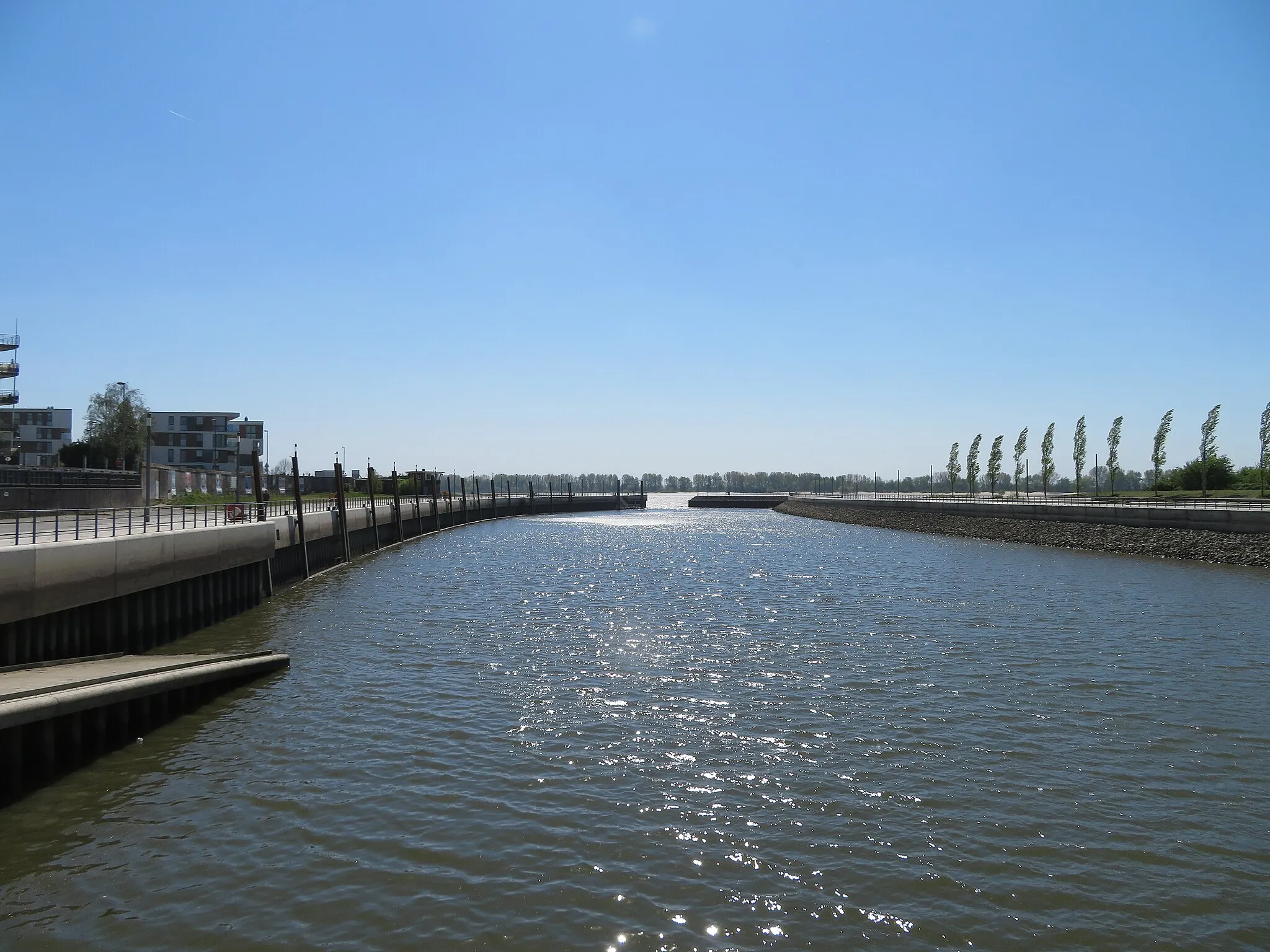 Photo showing: Schulauer Hafen