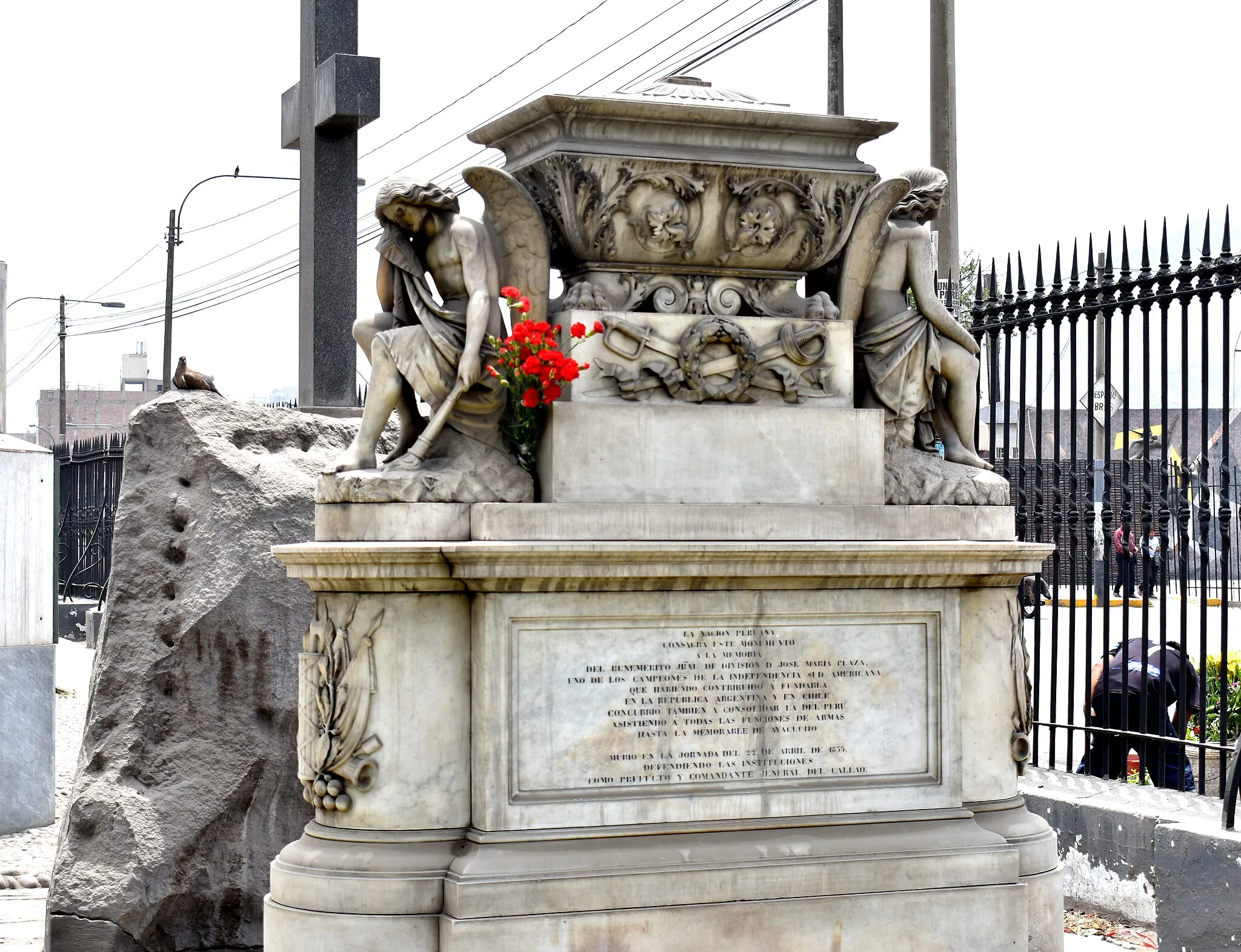 Photo showing: Funerary monument for Jral. de Division Don José María Plaza y Moncada