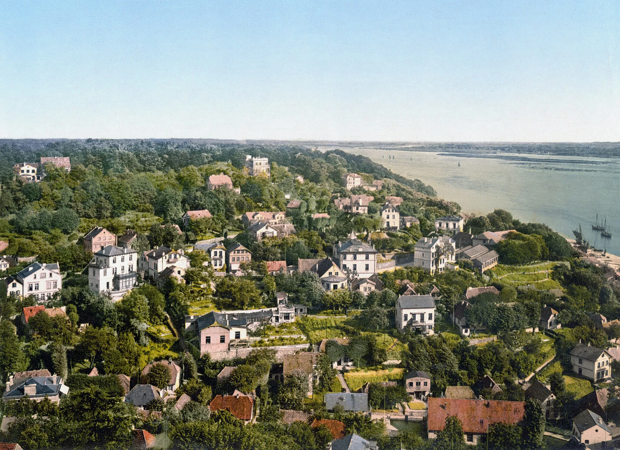 Photo showing: Blankenese, Hamburg, Germany, in 1890. Hamburg suburb of Blankenese on the lower Elbe River (image has been slightly rotated from the original)