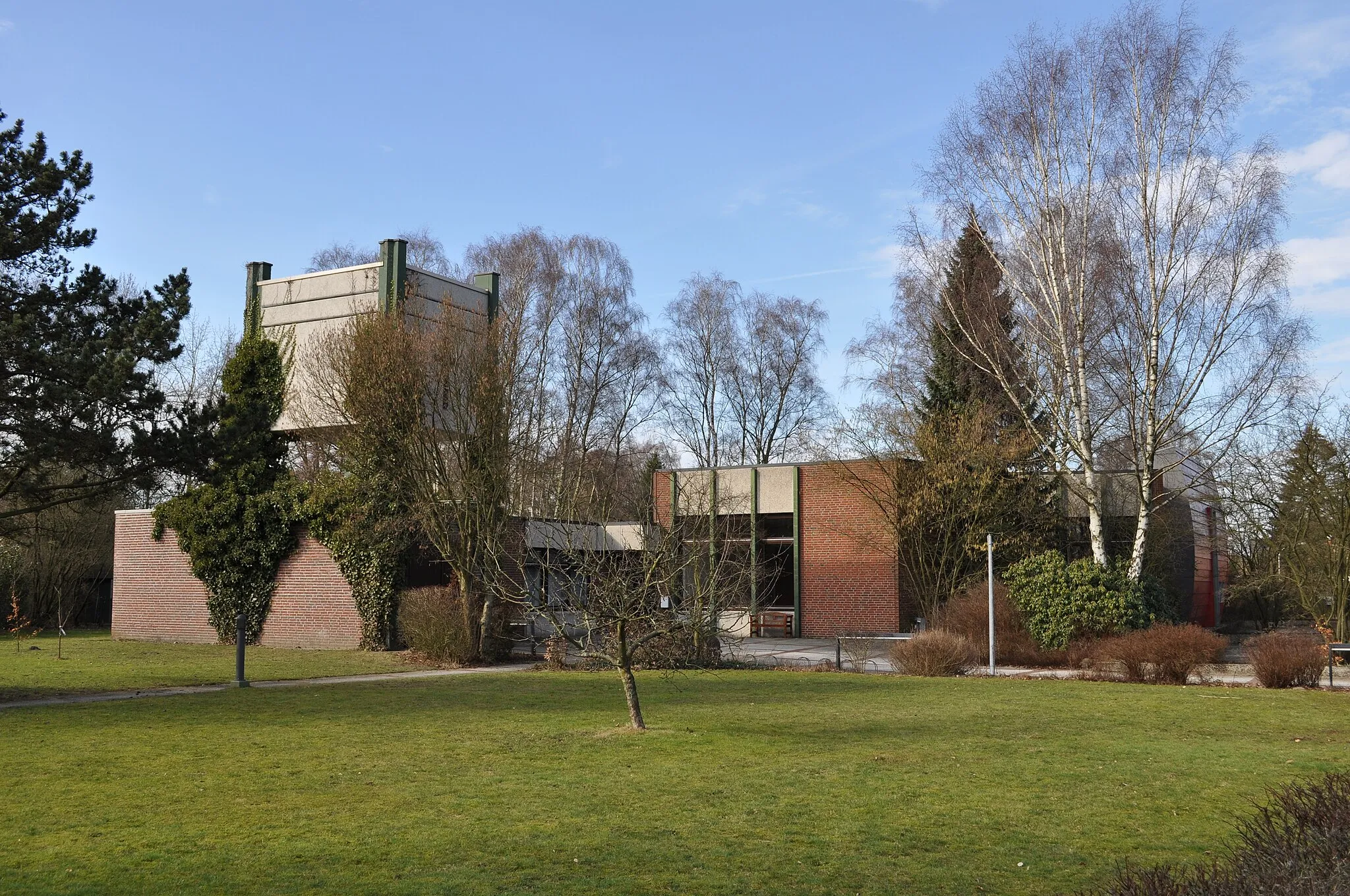 Photo showing: Gemeindezentrum der Kirchengemeinde Hoisbüttel im Ammersbeker Ortsteil Lottbek.