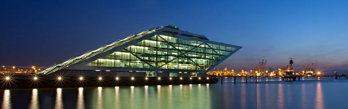 Photo showing: Das Bürogebäude "Dockland" im Hamburger Hafen