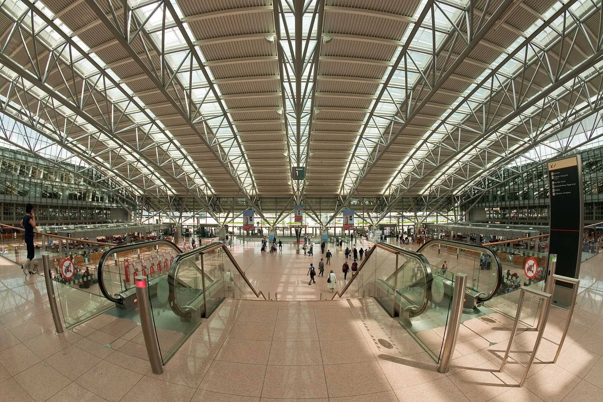 Photo showing: Hamburg Airport Terminal 1