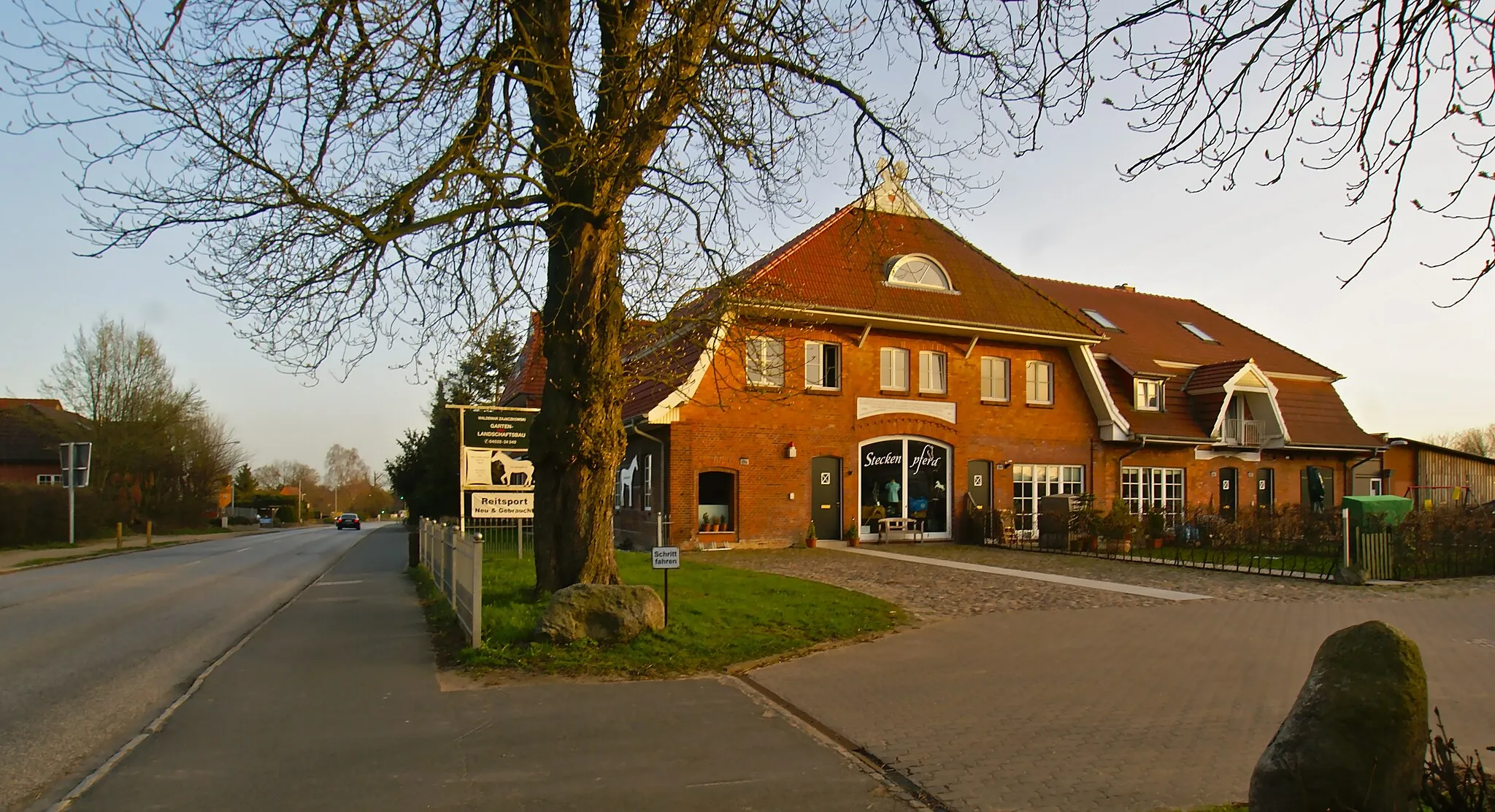 Photo showing: Delingsdorf, Germany: The road Hamburger Straße