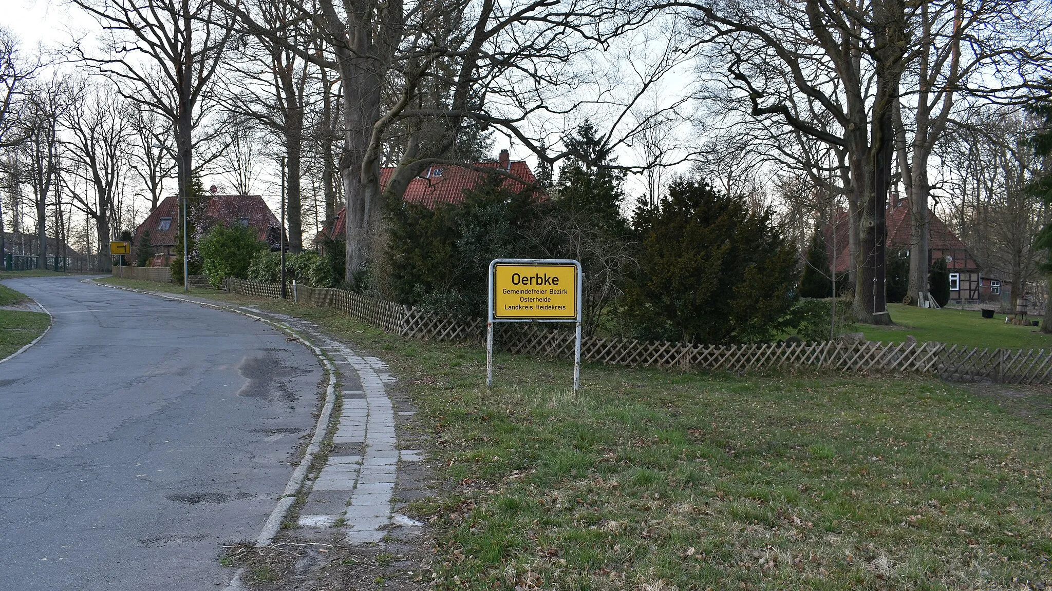 Photo showing: Ortseingang von Oerbke im Landkreis Heidekreis, Niedersachsen, ehemaliger Standort eines Konzentrationslagers