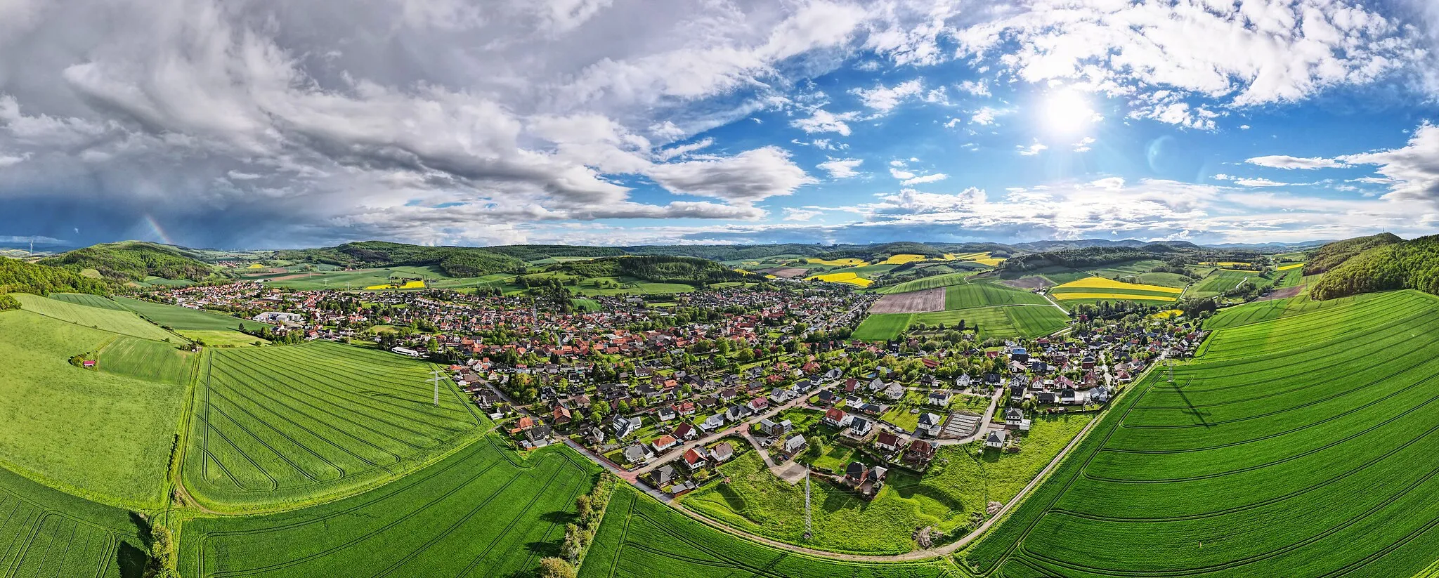 Photo showing: Luftbild - Panorama von Delligsen vom Steinberg aus aufgenommen